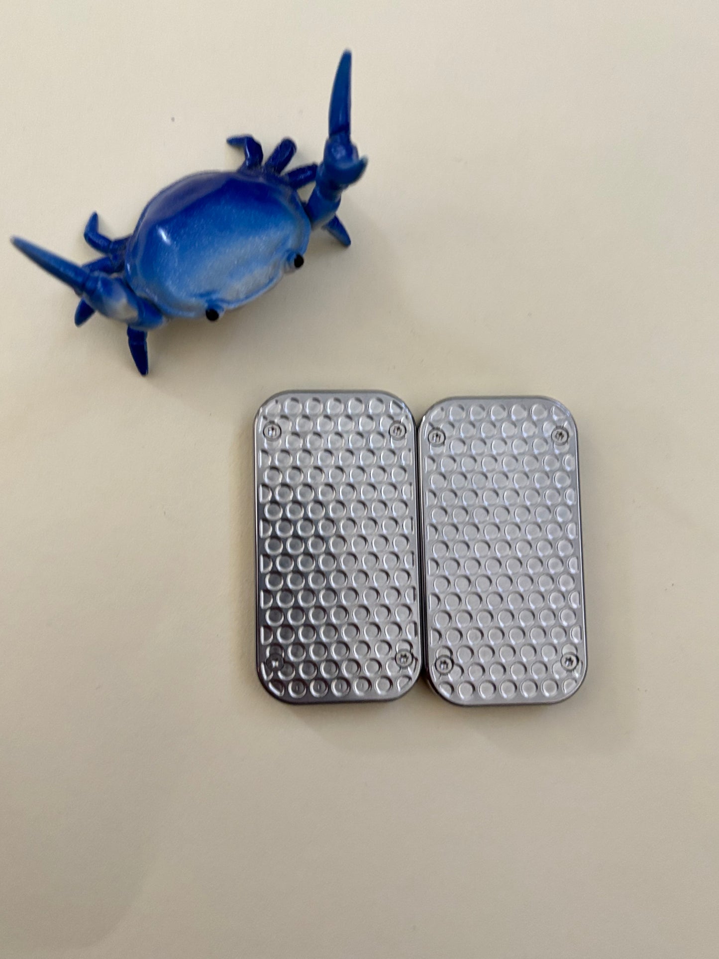 UQH - Wispy slider - titanium with ss plates - Fidget toy