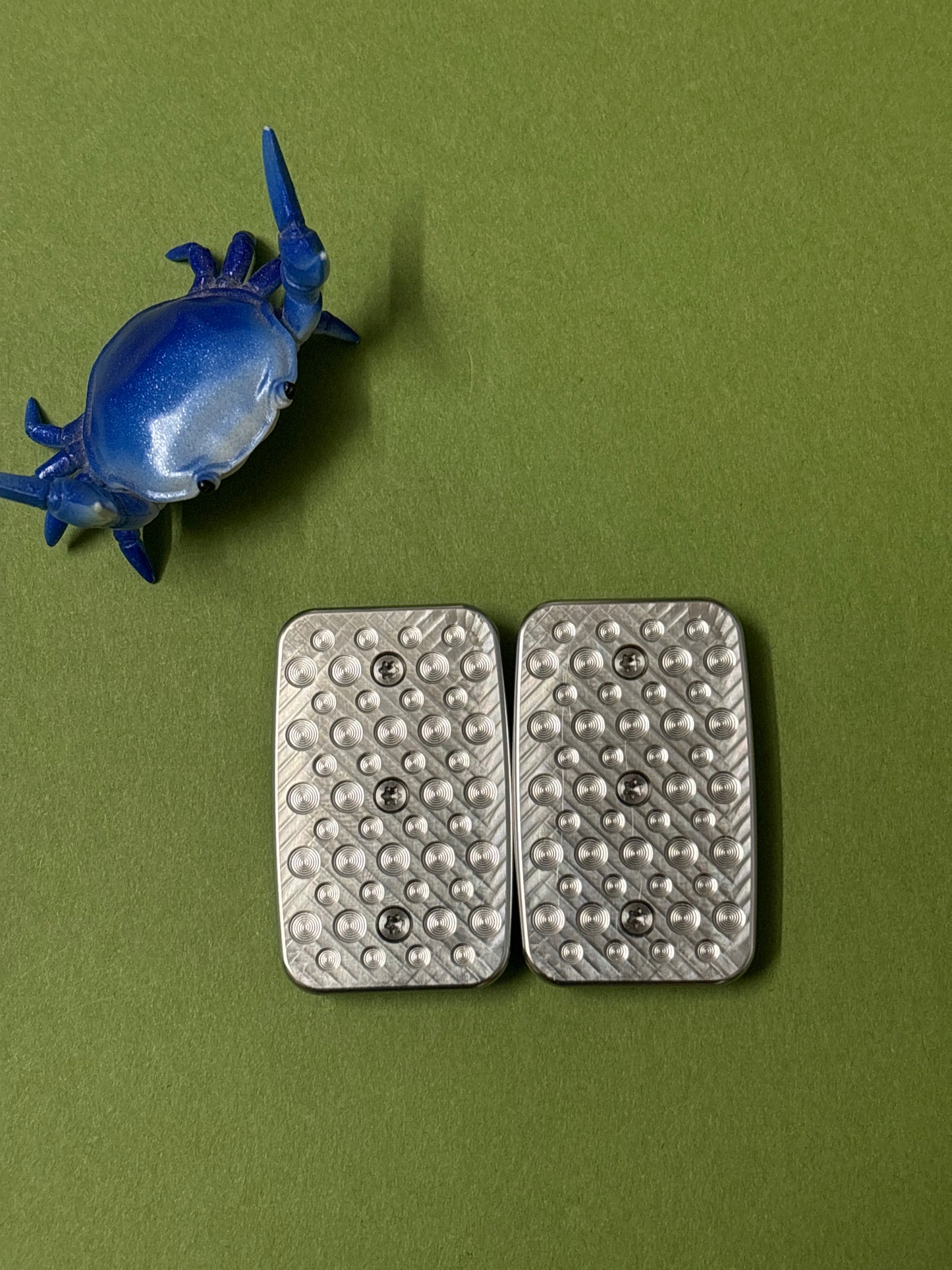 Magnus maglab supergrub - Resin with SS plate - fidget toy