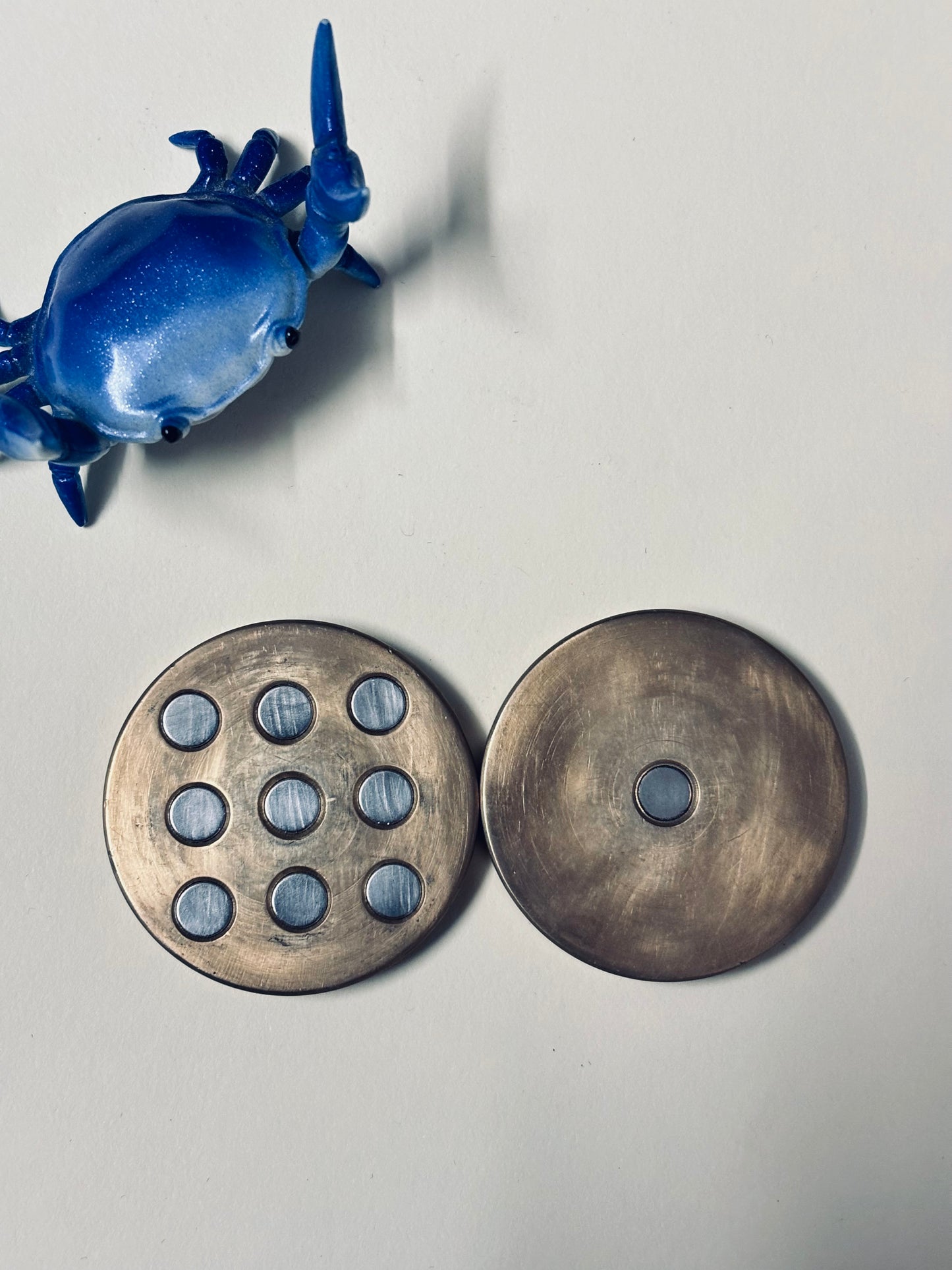 Blackdog labs - Ufo haptic coin - fidget toy