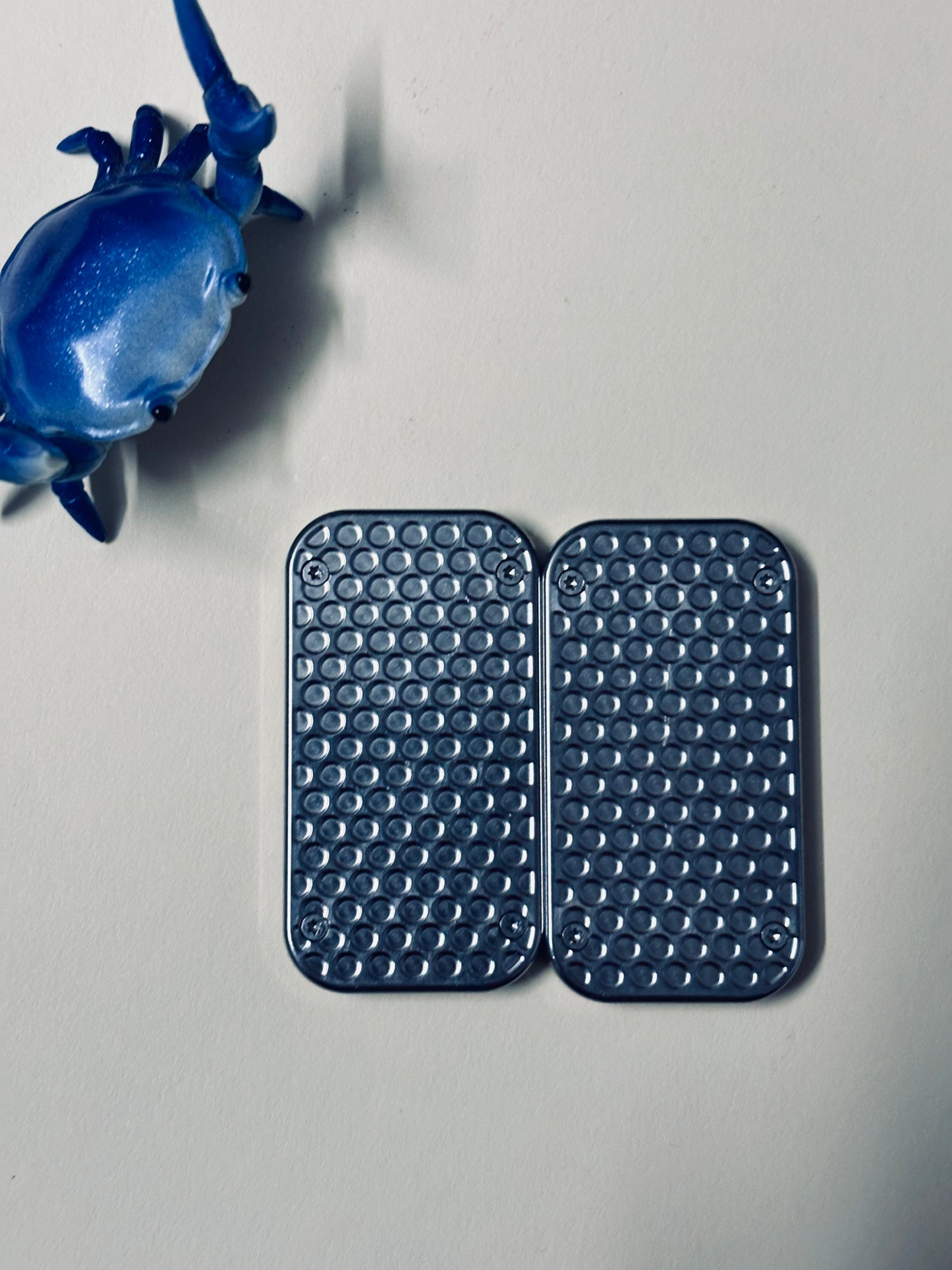 UQH - Wispy slider - titanium with ss plates - Fidget toy