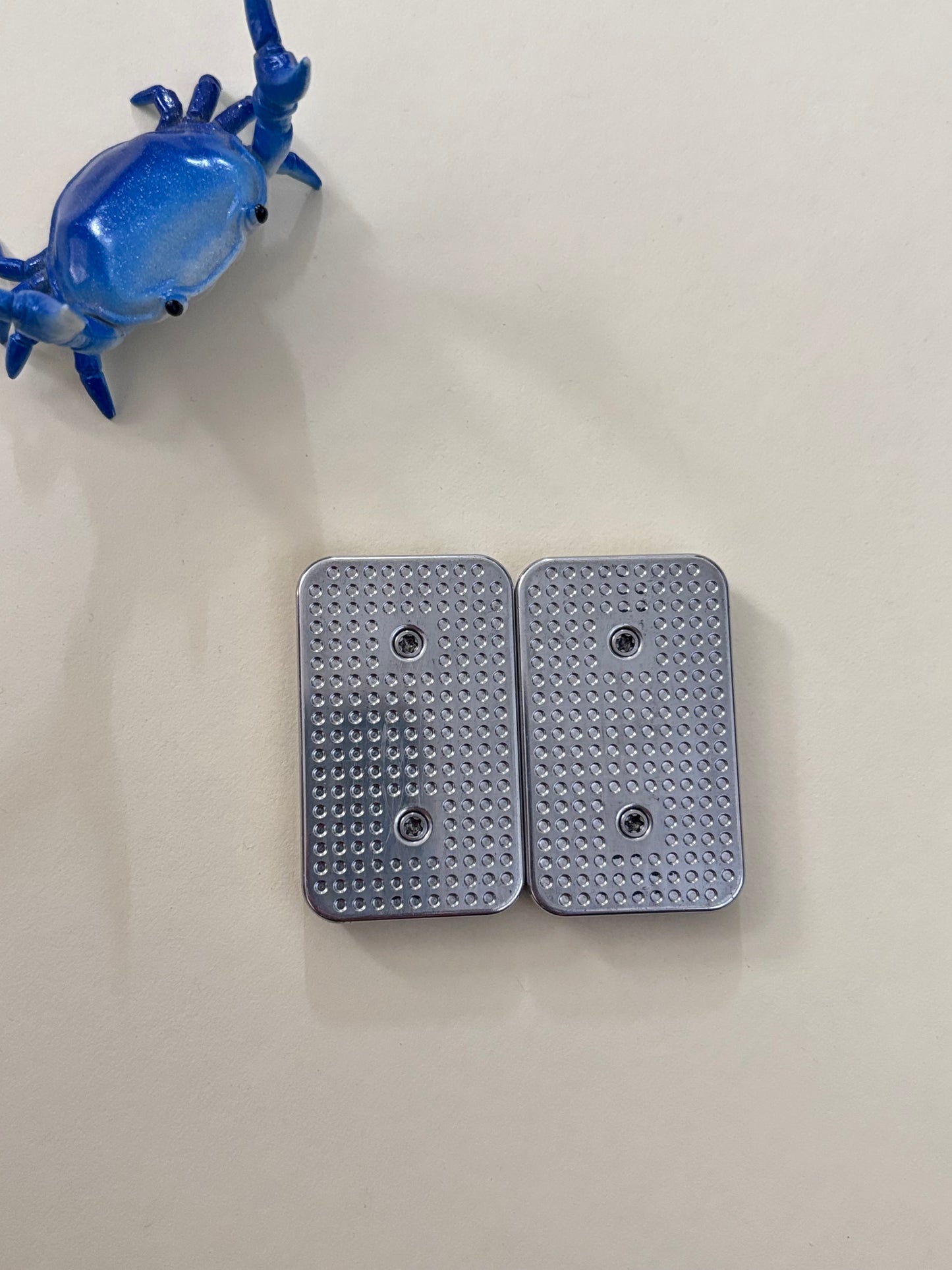 Magnus superx - 3 click slider - titanium with stainless steel screw plate - fidget toy