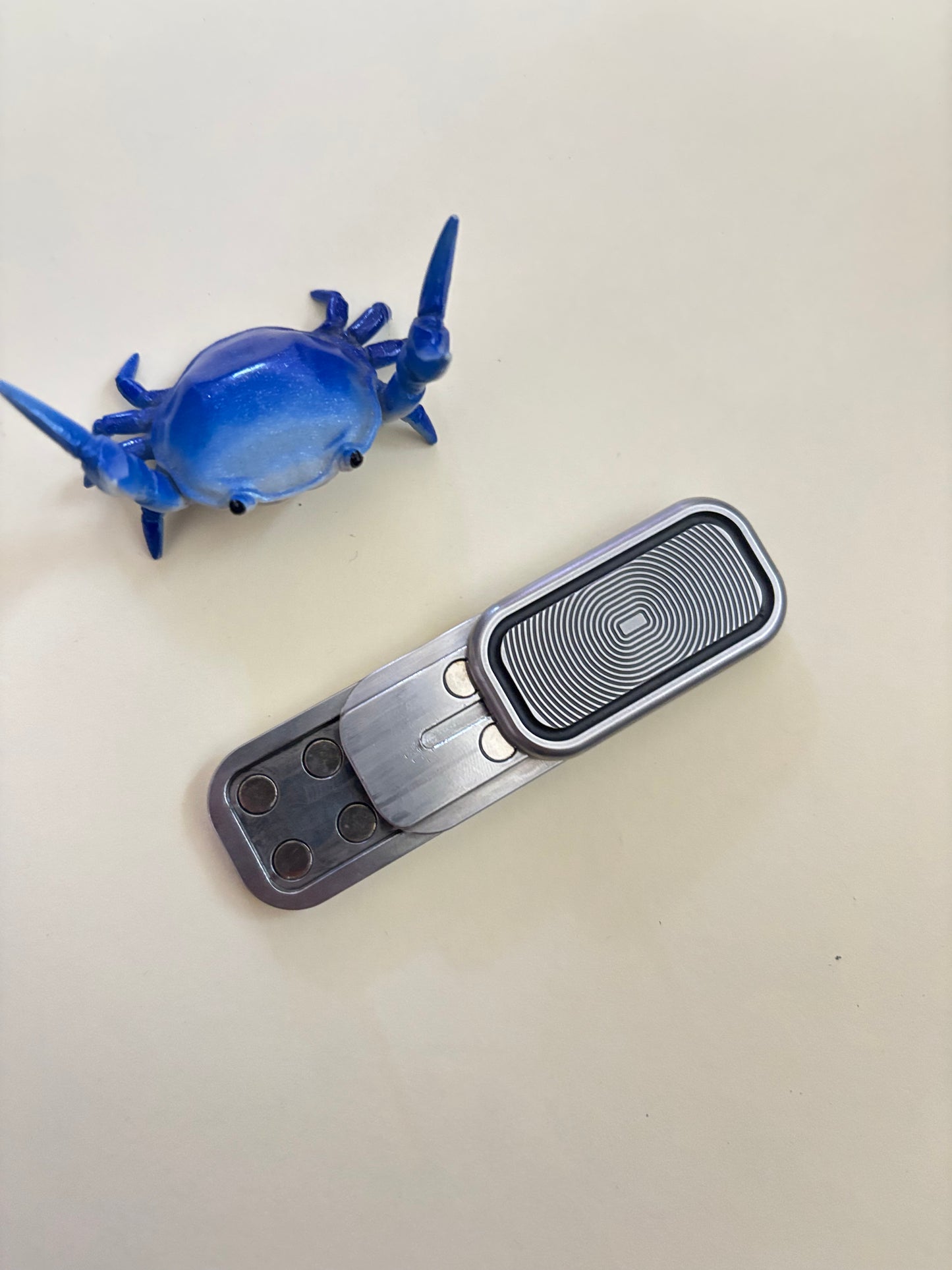 Mackie CP3 SS - magnetic slider - fidget toy