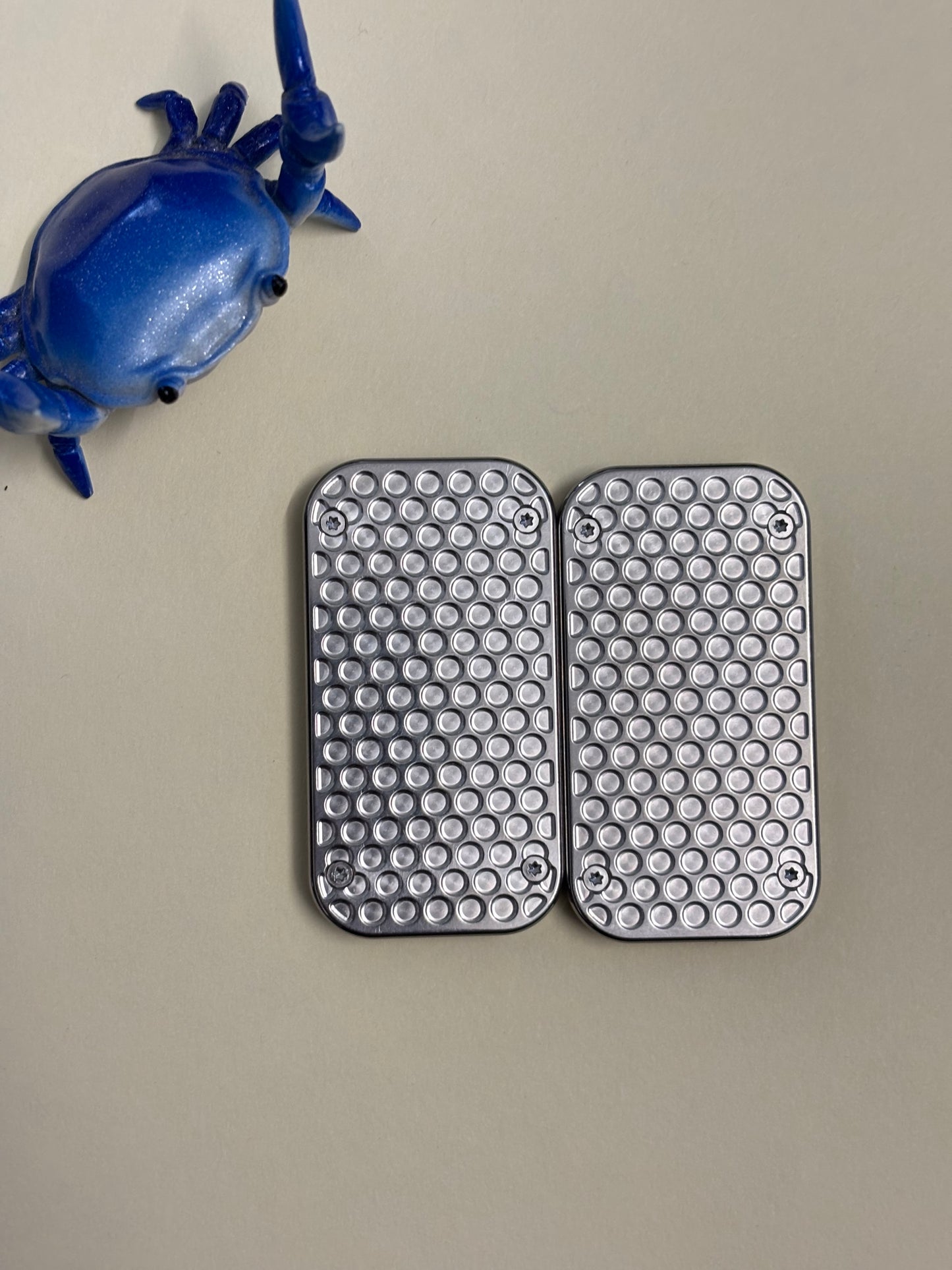 UQH - Wispy slider - titanium with ss plates - Fidget toy