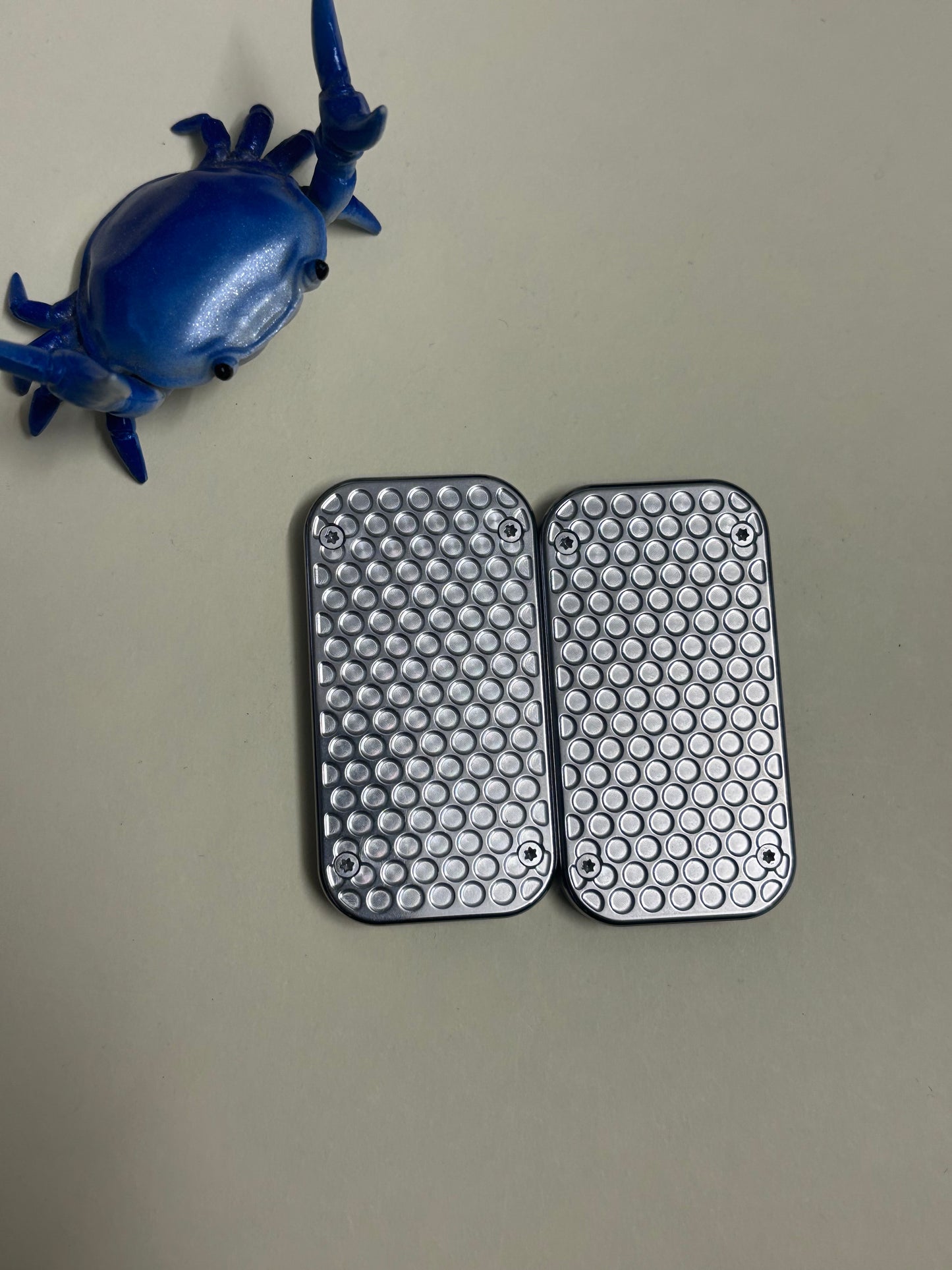 UQH - Wispy slider - titanium with ss plates - Fidget toy