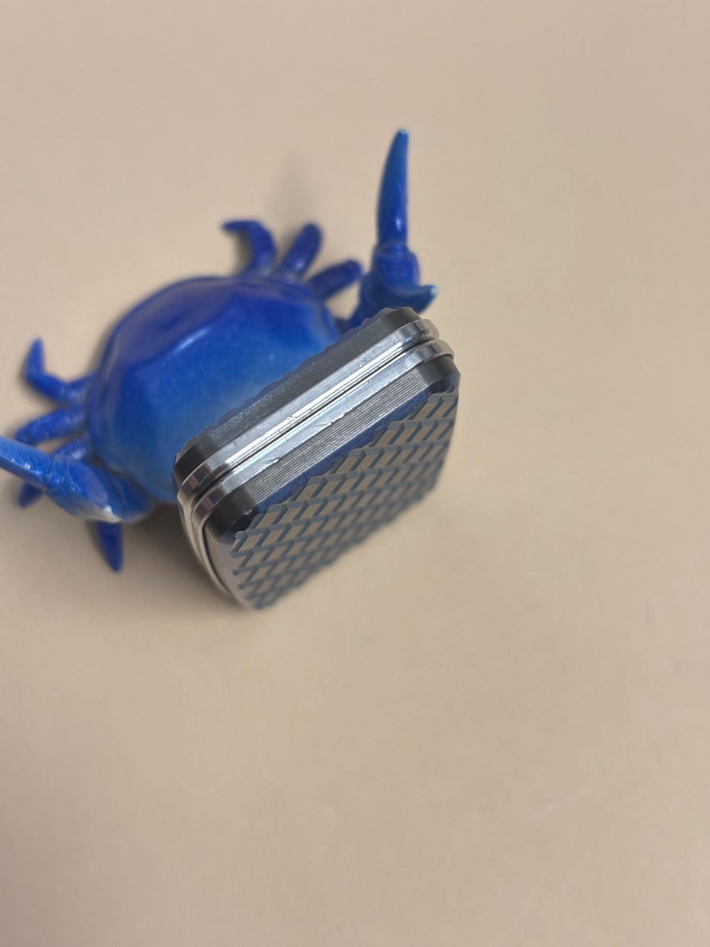 Magnus maglab plain jane Diamond - zirc with SS plate - fidget toy