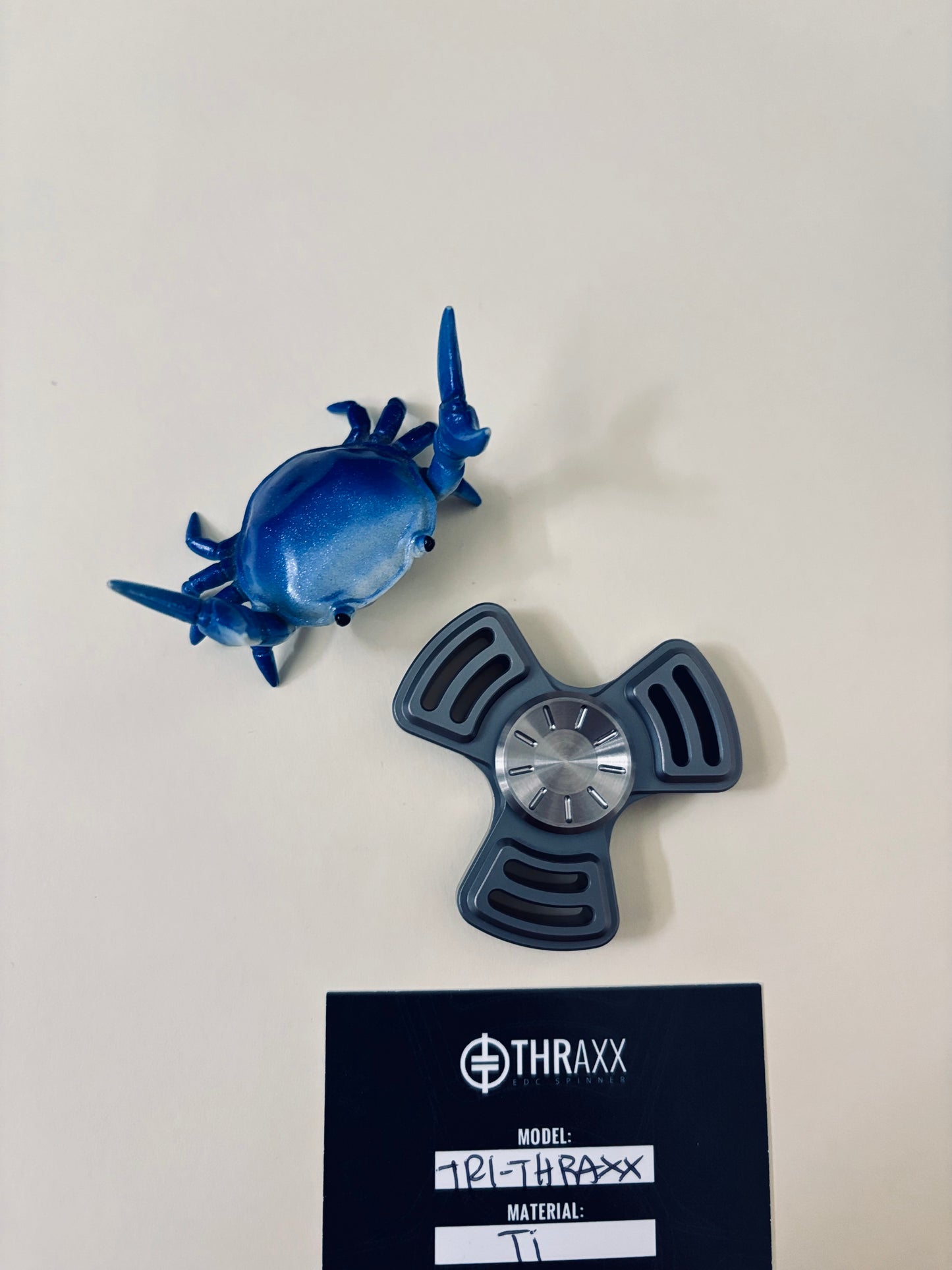 Thraxx Tri Titanium spinner - Fidget toy - fidget spinner
