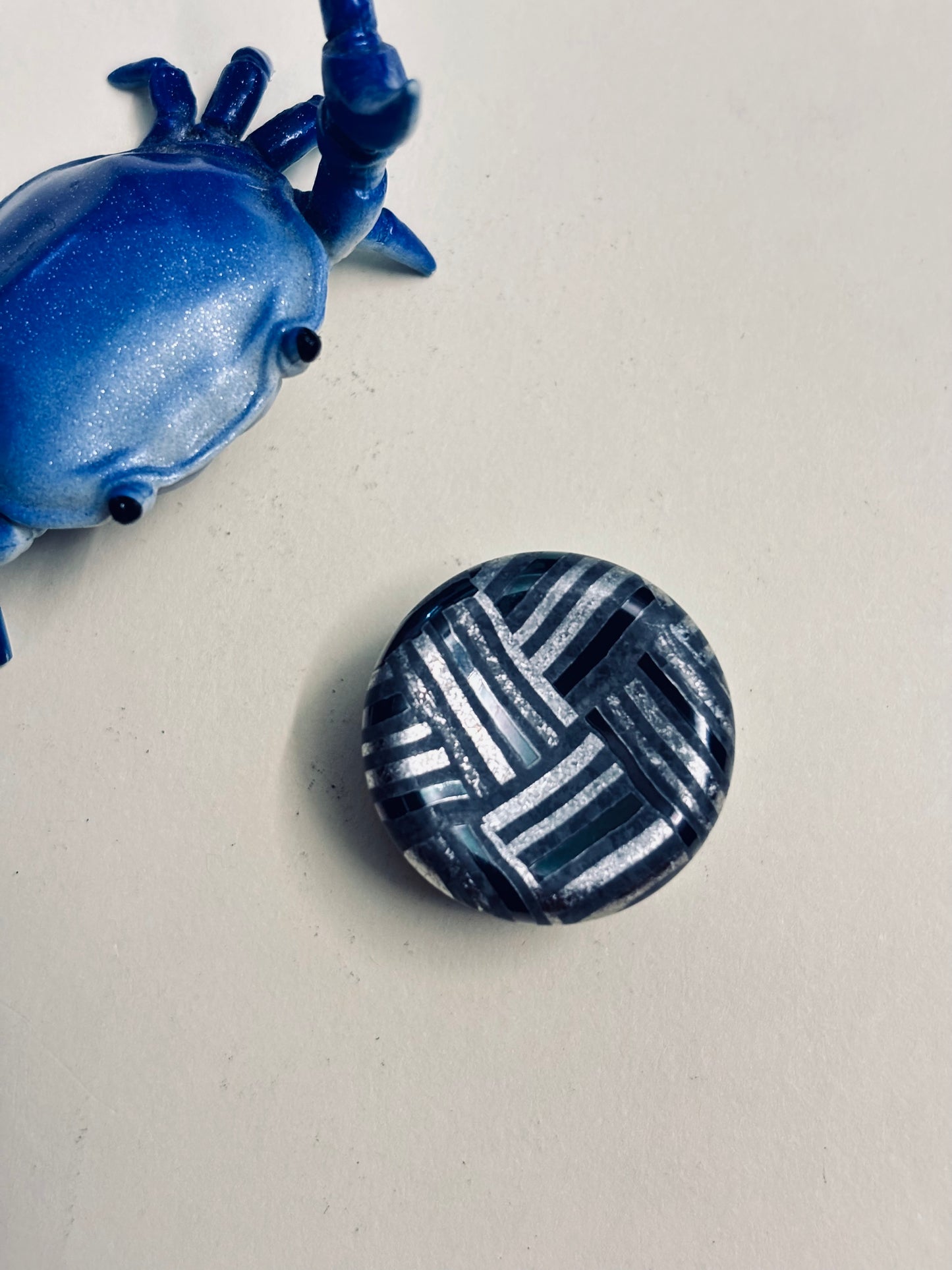 NJT - Dish basketweave zircuti - spinner button - fidget toy