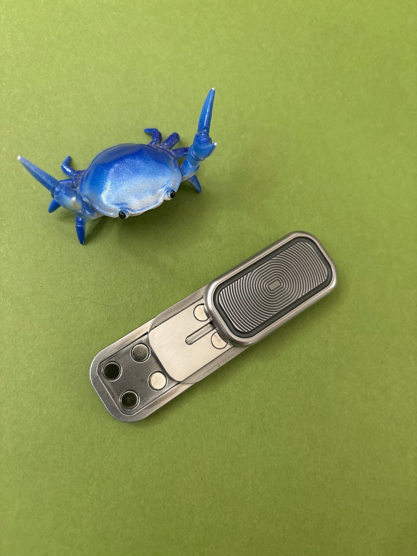 Mackie CP3 SS - magnetic slider - fidget toy