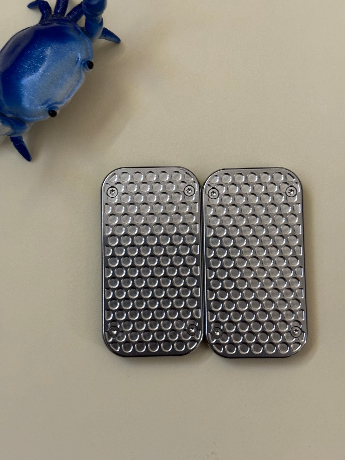 UQH - Wispy slider - titanium with ss plates - Fidget toy