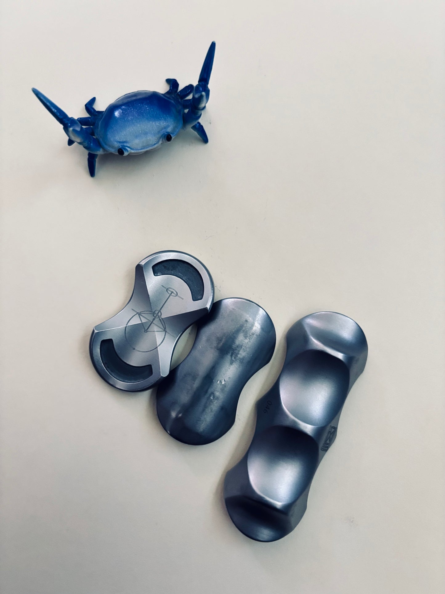 Crux by la grange - satin SS - Fidget toy