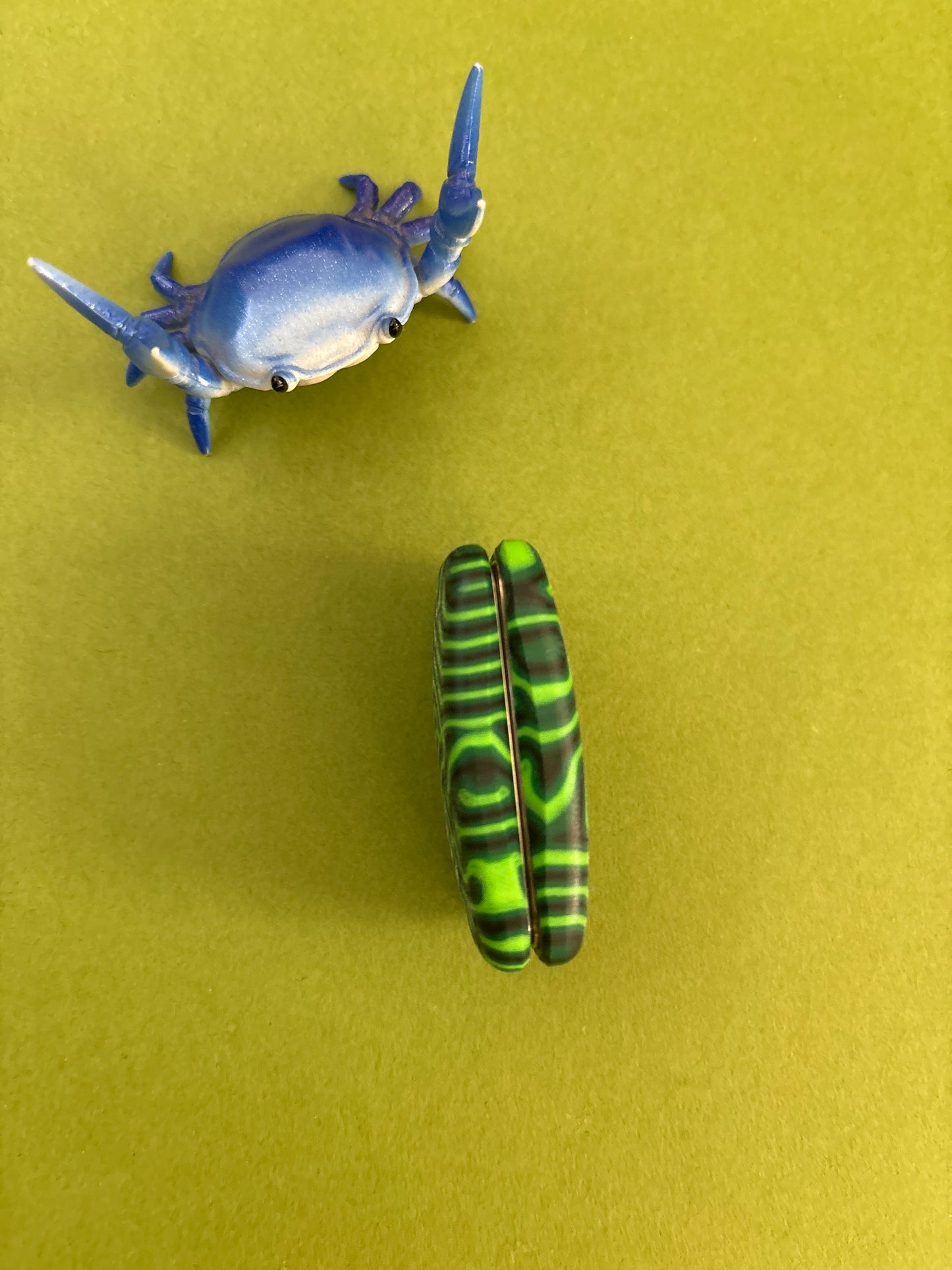 Magnus crazy fiber- pebble slider - with SS plate - fidget toy