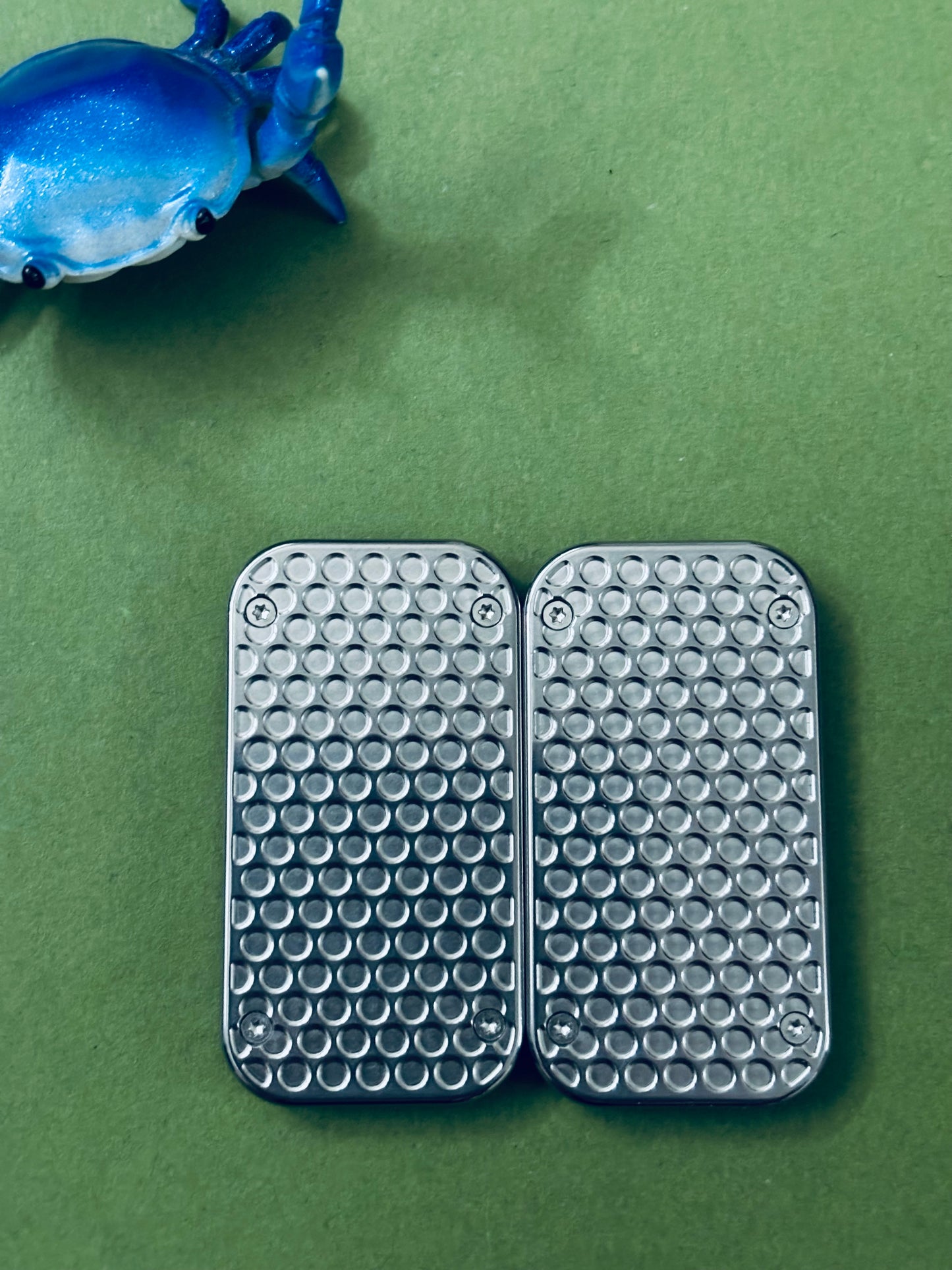 UQH - Wispy slider - titanium with ss plates - Fidget toy