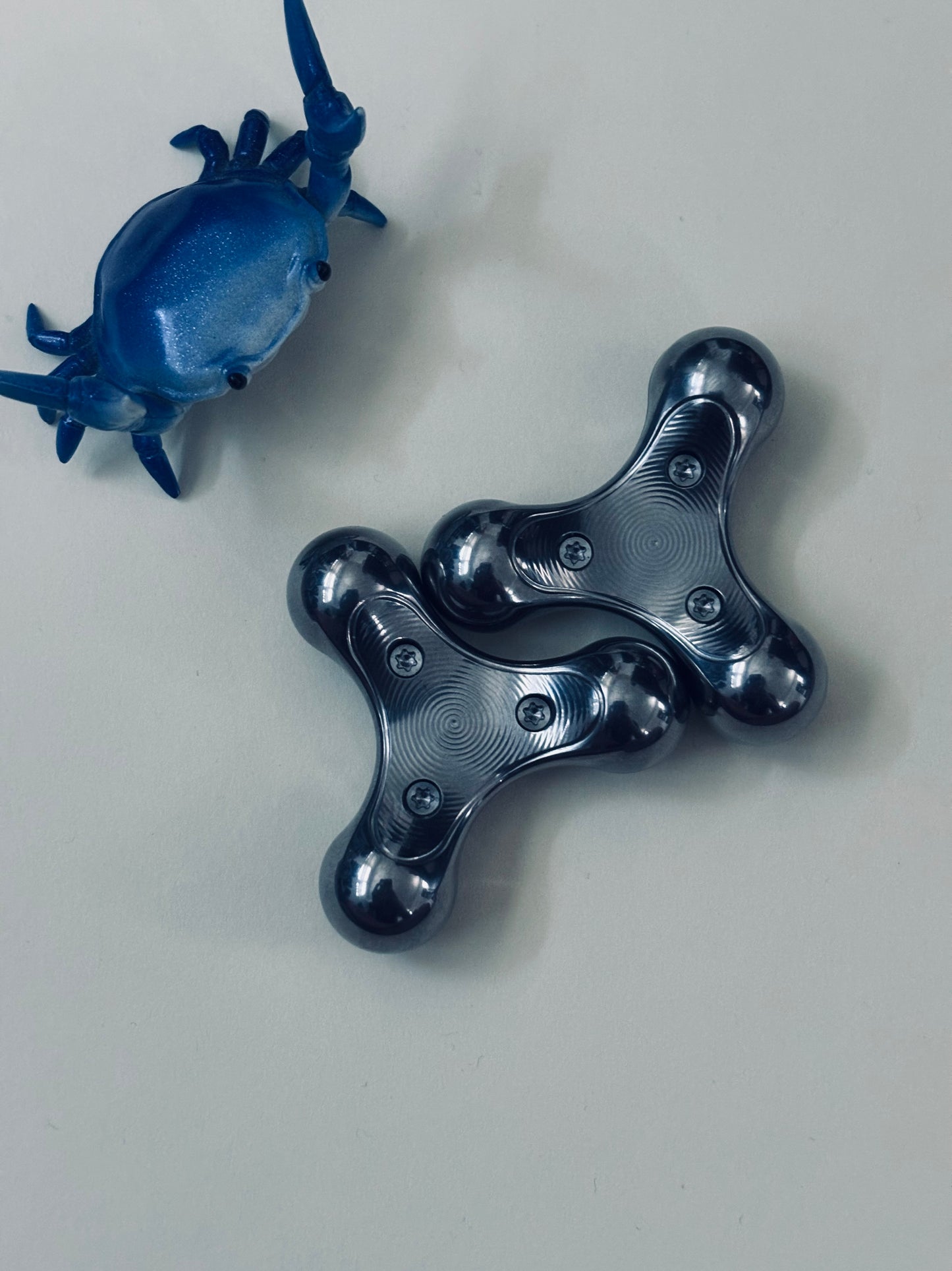 Magnus - atom - titanium - fidget toy