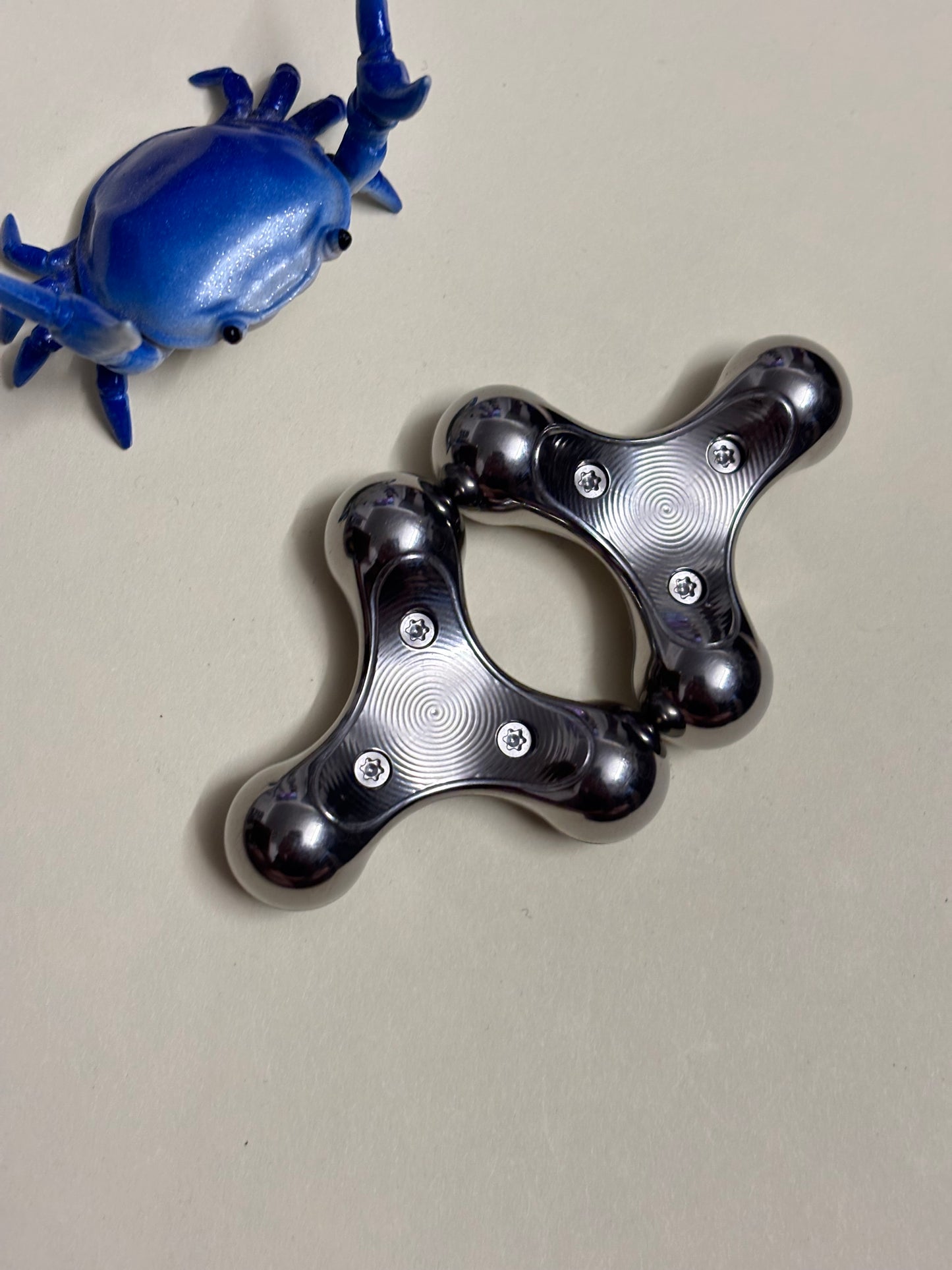 Magnus - atom - titanium - fidget toy