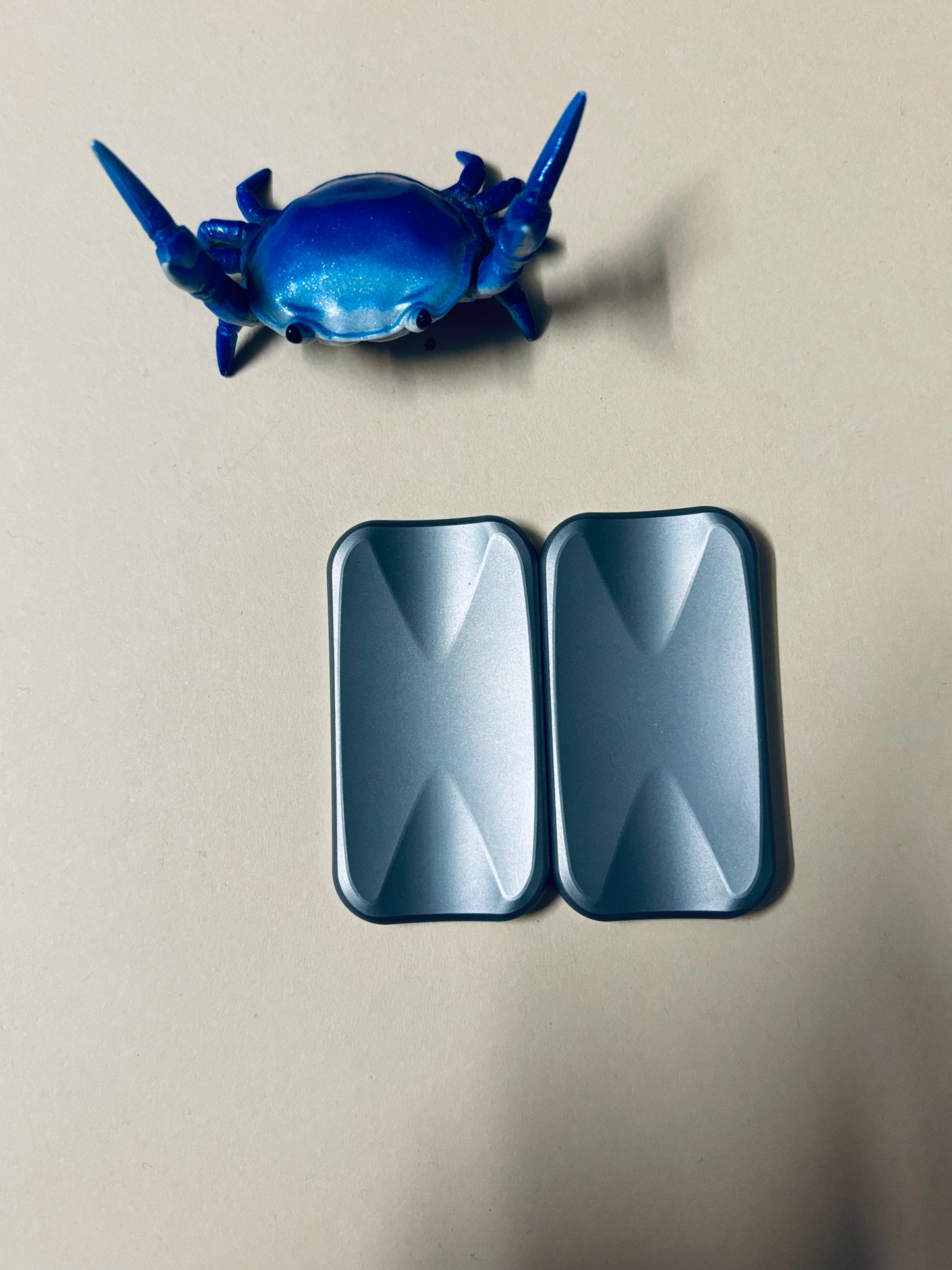 UQH - Wispy slider - titanium with teflon plates - Fidget toy