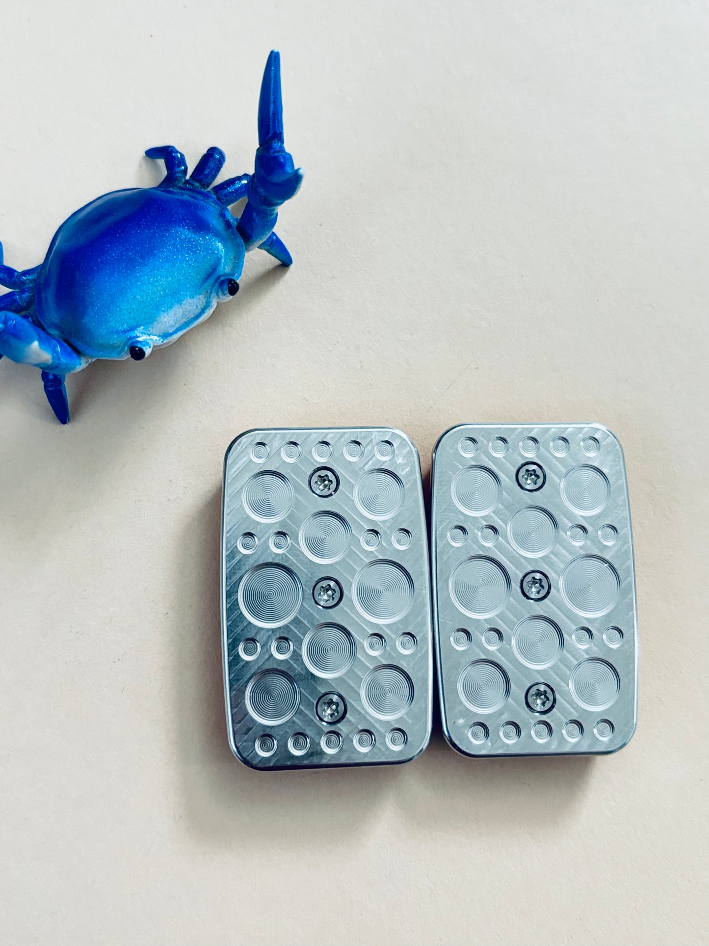 Magnus maglab supergrub - resin with SS plate - fidget toy