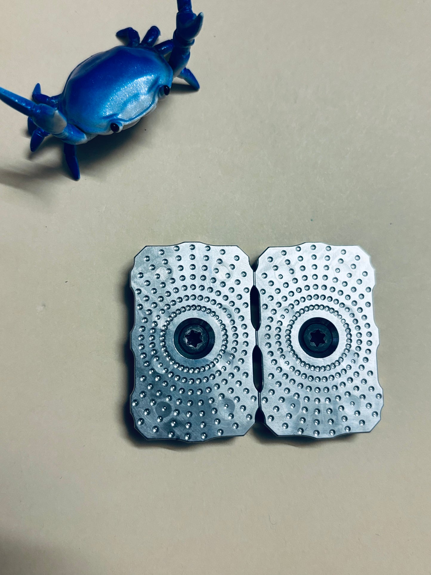 Blackdog titanium V3 honeycomb - Haptic Magnetic Fidget Slider - fidget toy