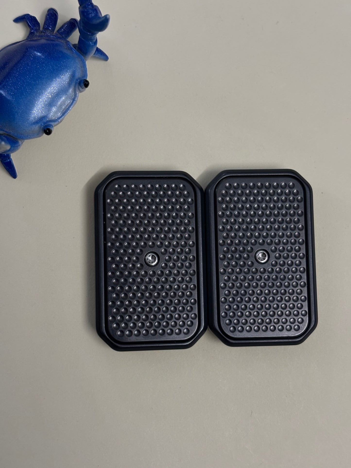 Magnus Egg slicer - Zirc / Zirc screw plates - fidget sliders - fidget toys