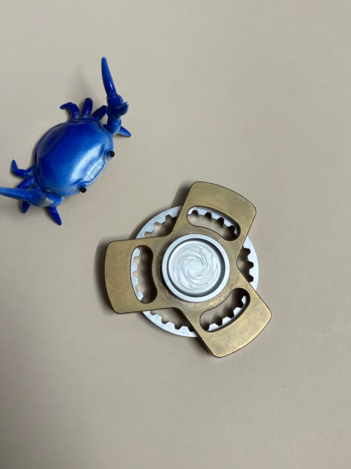 Flyaway toys maelstrom - ti/brass- Fidget spinner