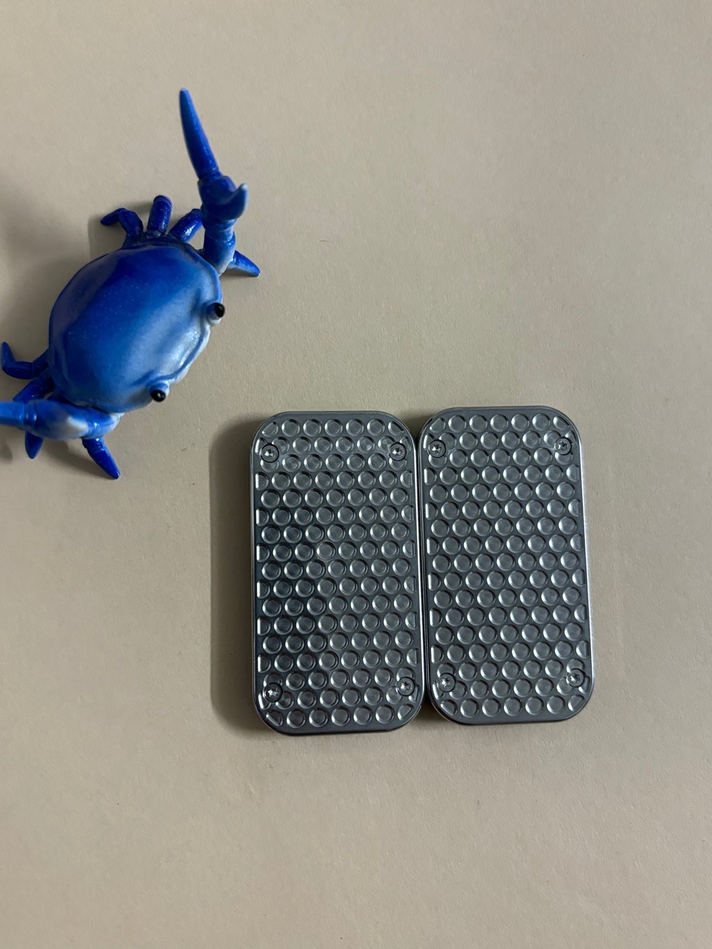 UQH - Wispy slider - titanium with ss plates - Fidget toy