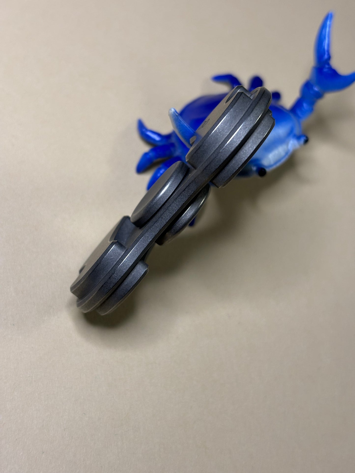 Titanium torqbar - fidget spinner - fidget toy