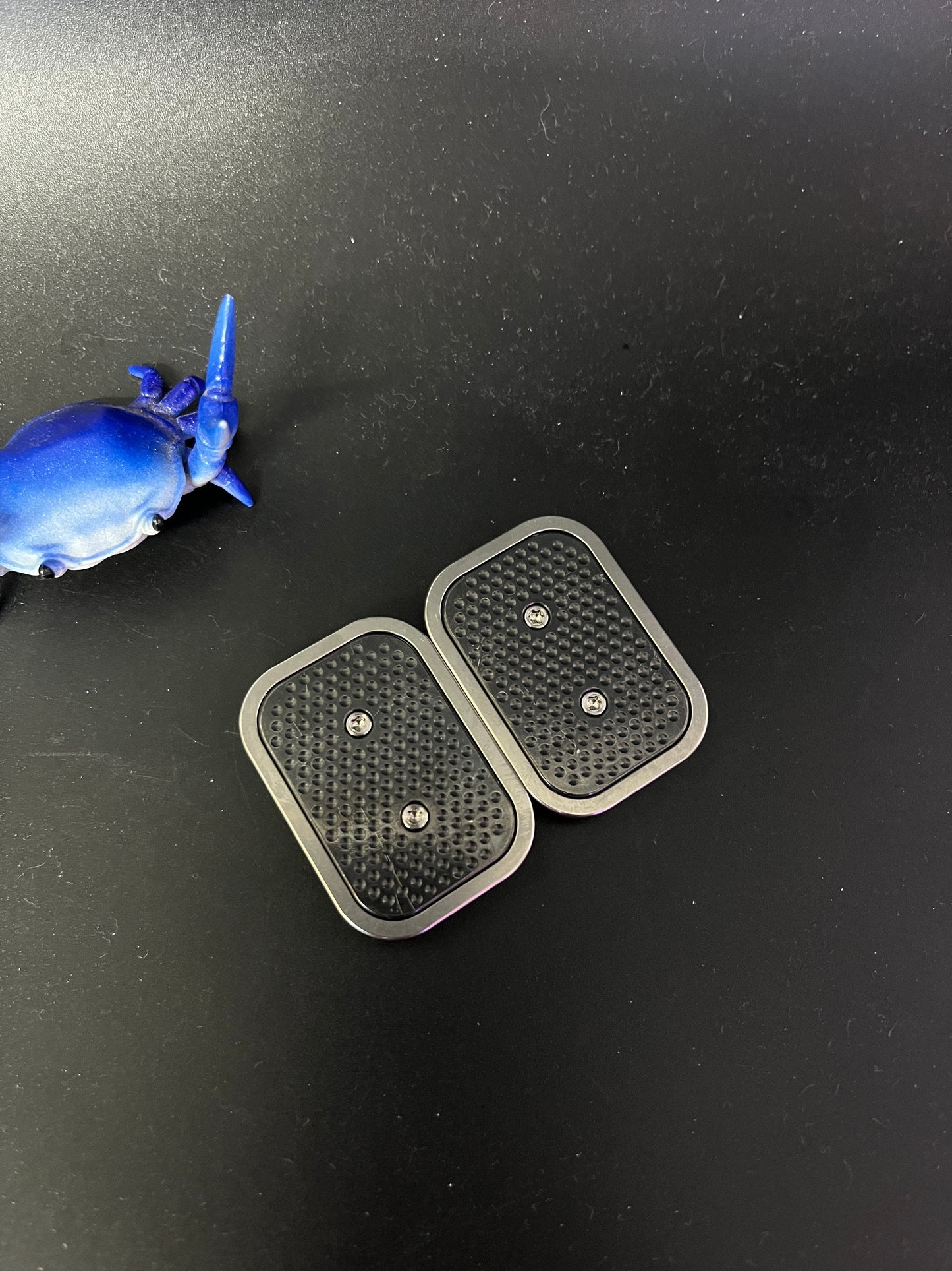 Magnus peak slider with zirc screw plate - fidget toy