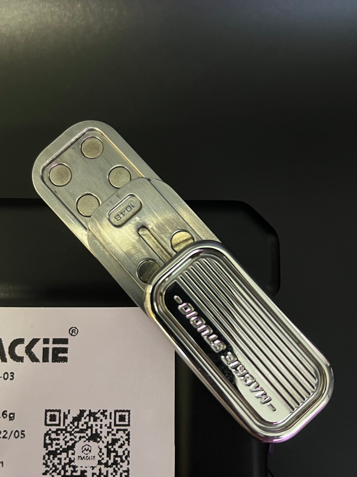 Mackie CP3 SS - magnetic slider - fidget toy
