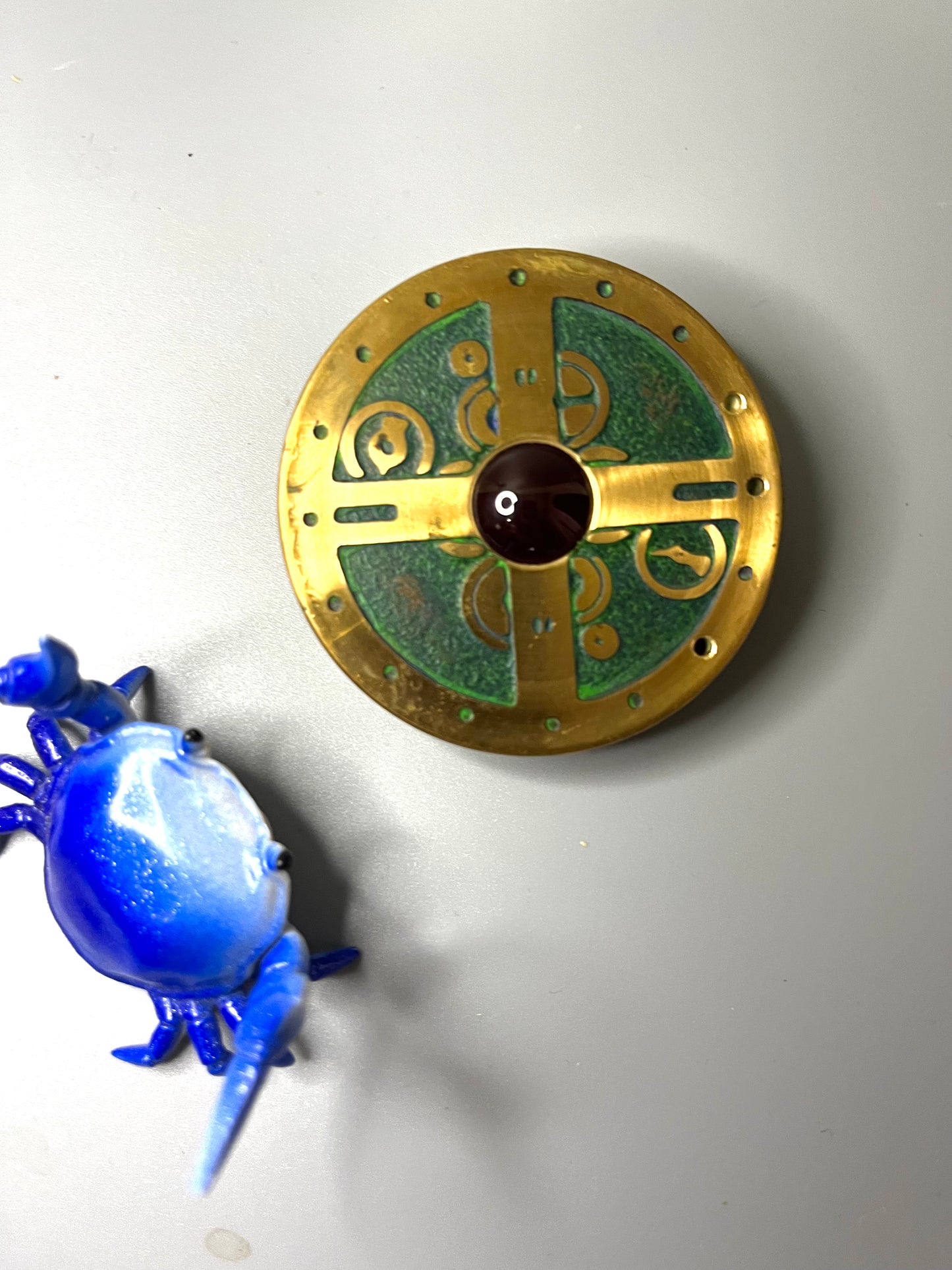 MWorks - Mars M.wave antikythera with spinning base - 18mm ruby earing - phosphor bronze - spinning coin/top.