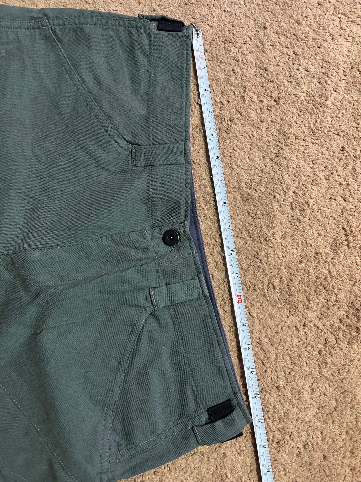 Outlier futurecargo shorts - 32W x 10"L - forest color