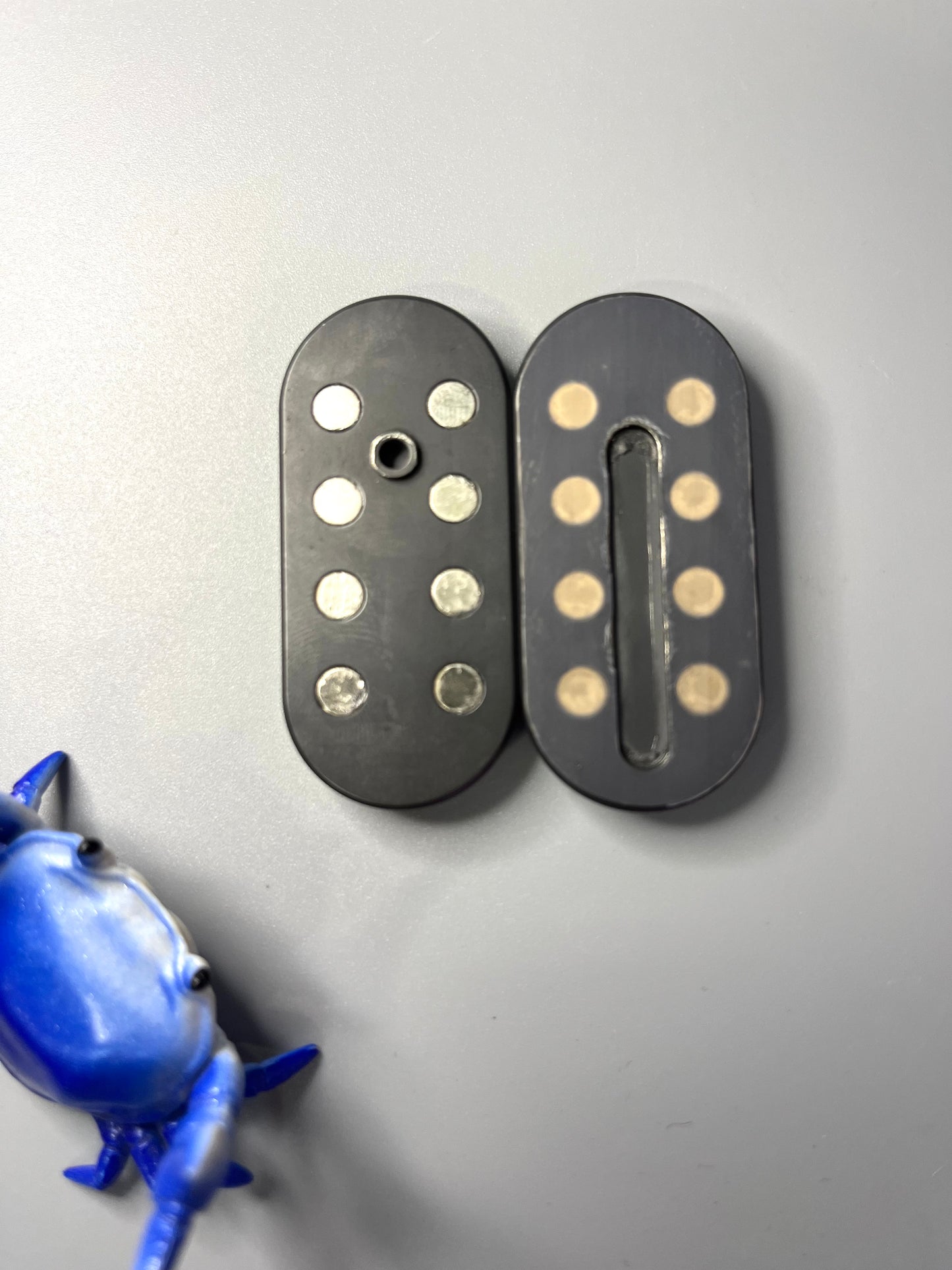 T-One fidget slider - zirc - fidget toy