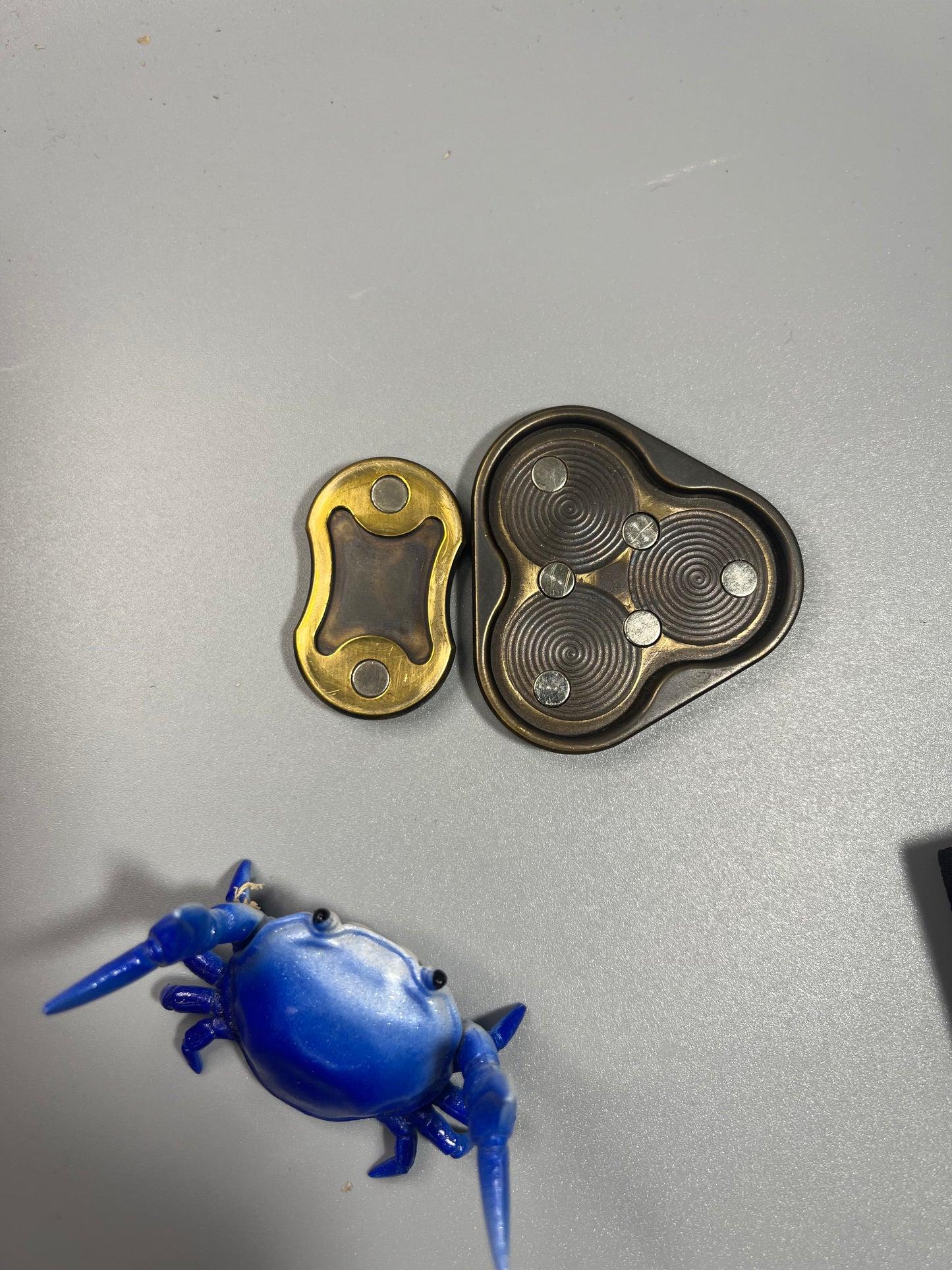 Compoform - triquetra V2 - brass - slider - fidget toy