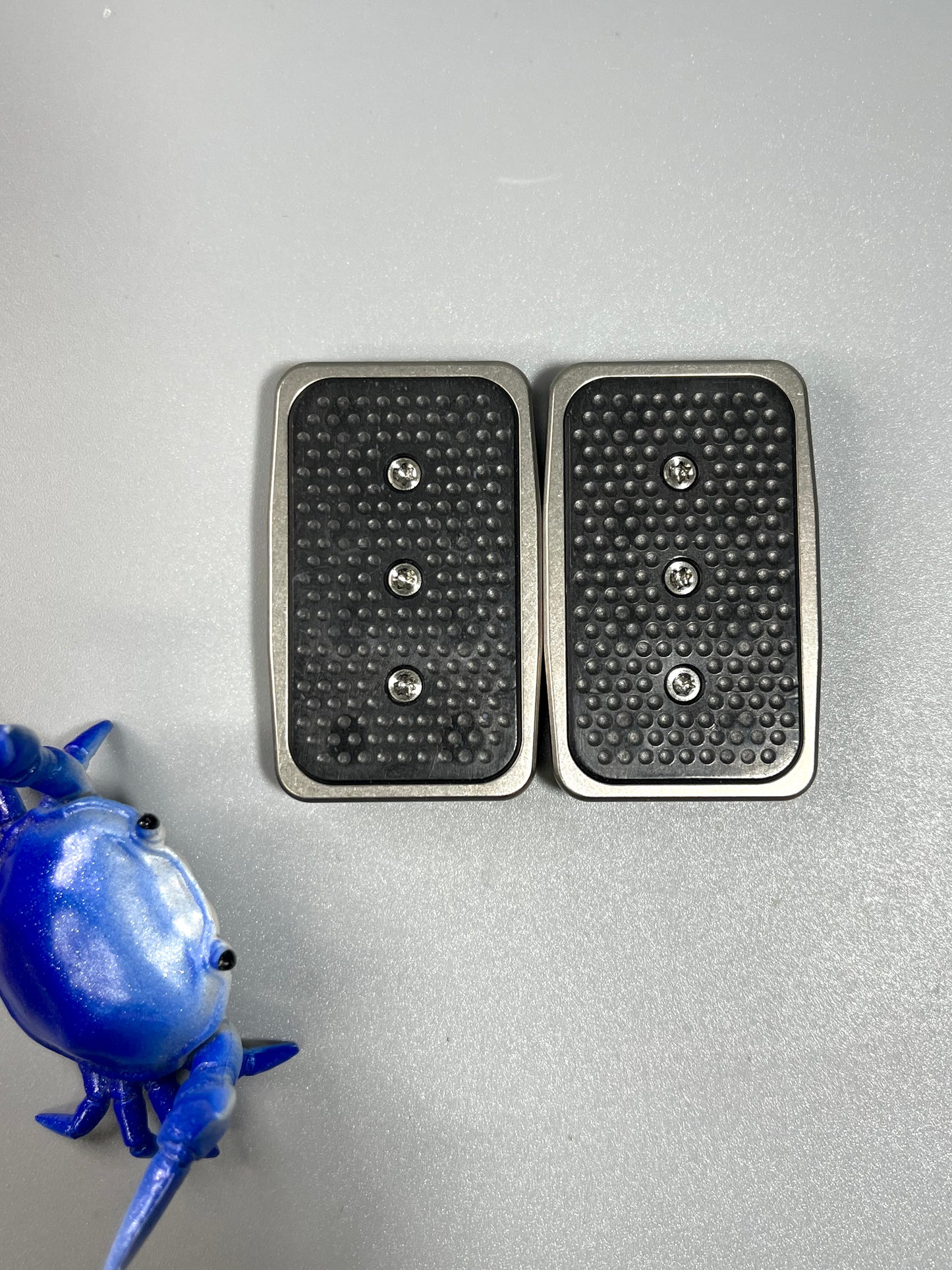 Magnus Titanium robo slider with black Teflon screw in plates