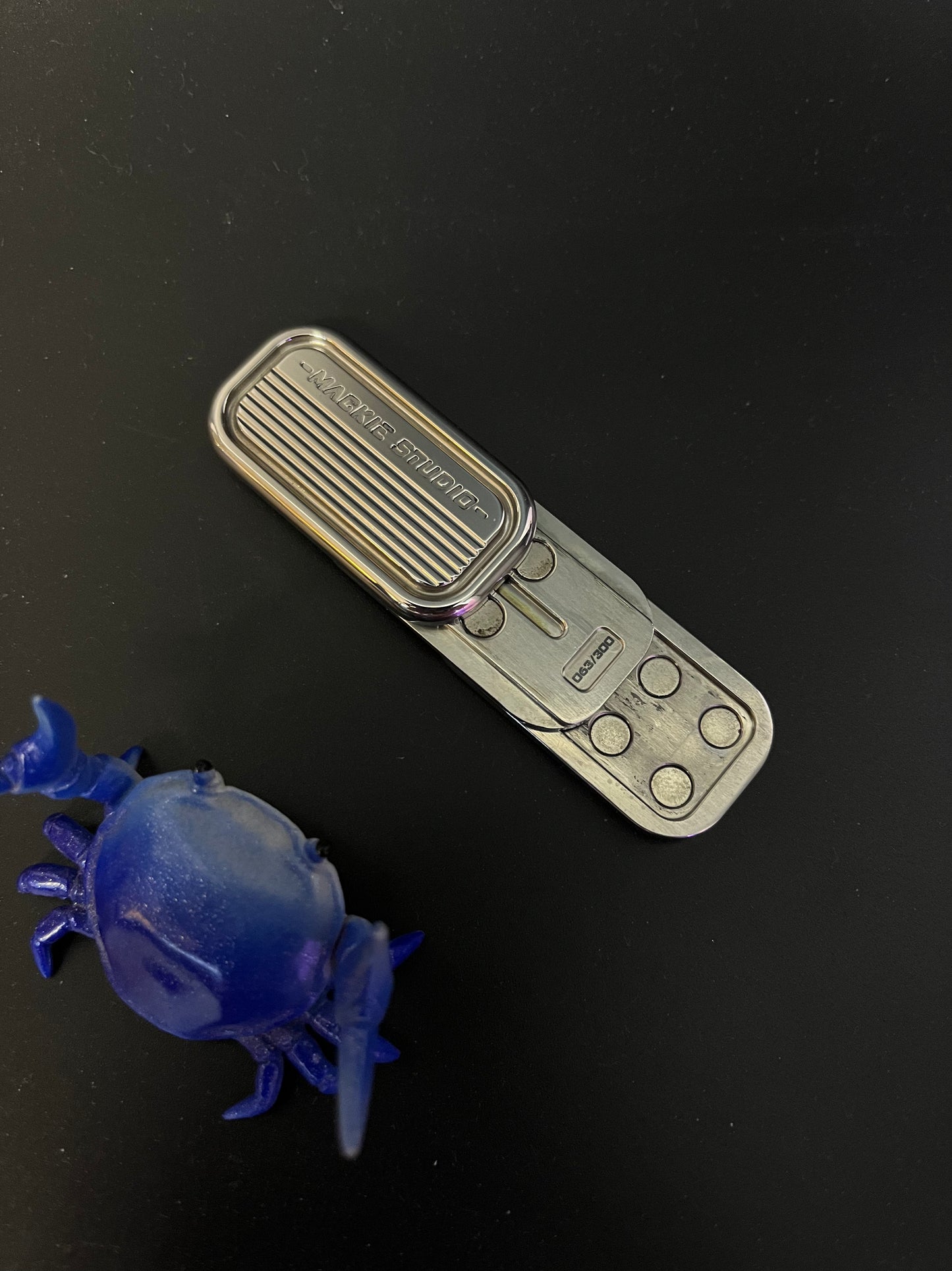 Mackie CP3 SS - magnetic slider - fidget toy