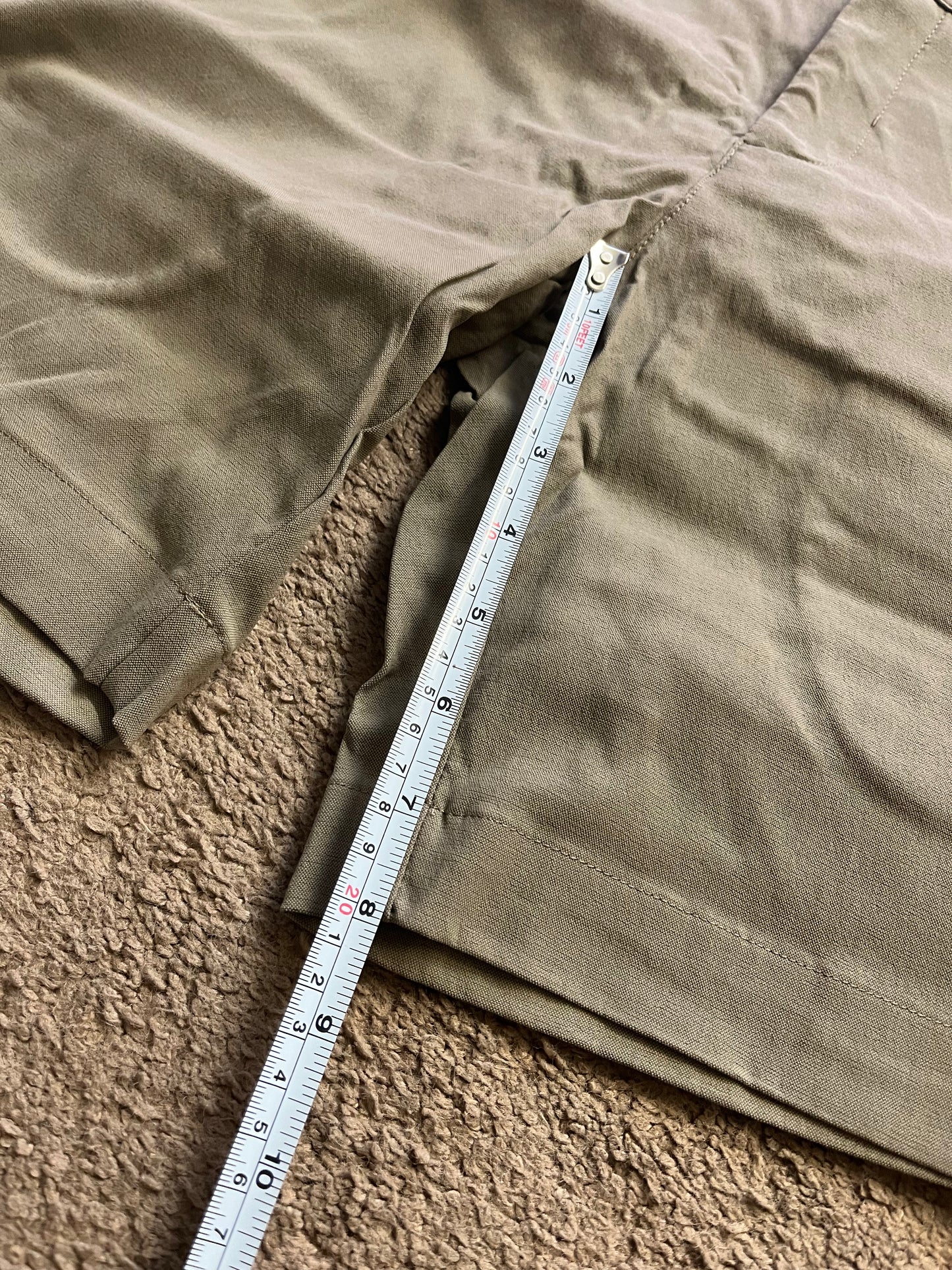 Outlier new way shorts - 31 x 8” - khaki