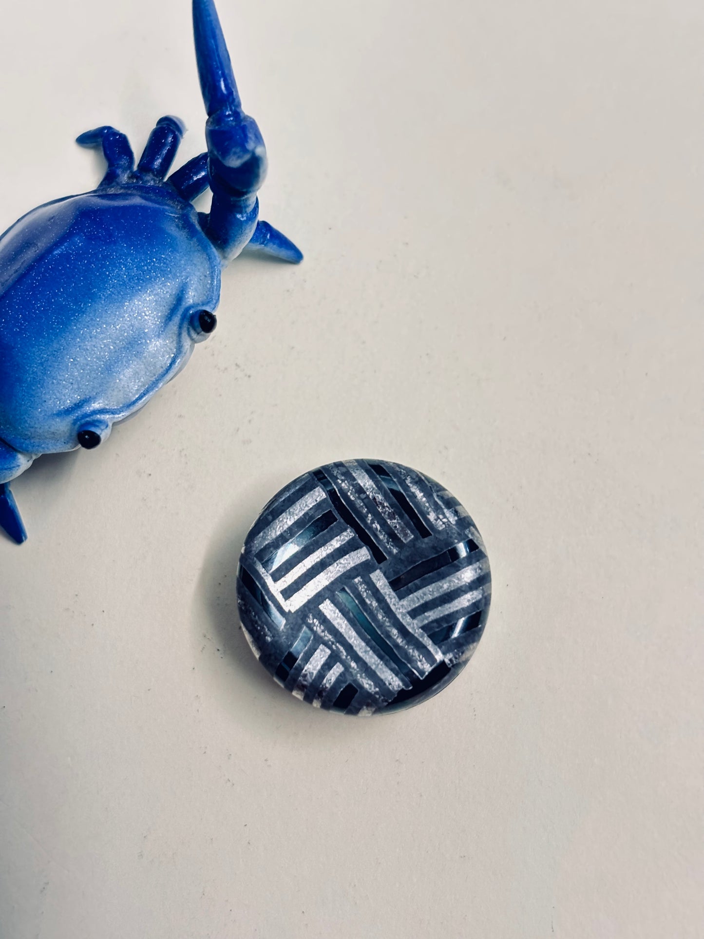 NJT - Dish basketweave zircuti - spinner button - fidget toy