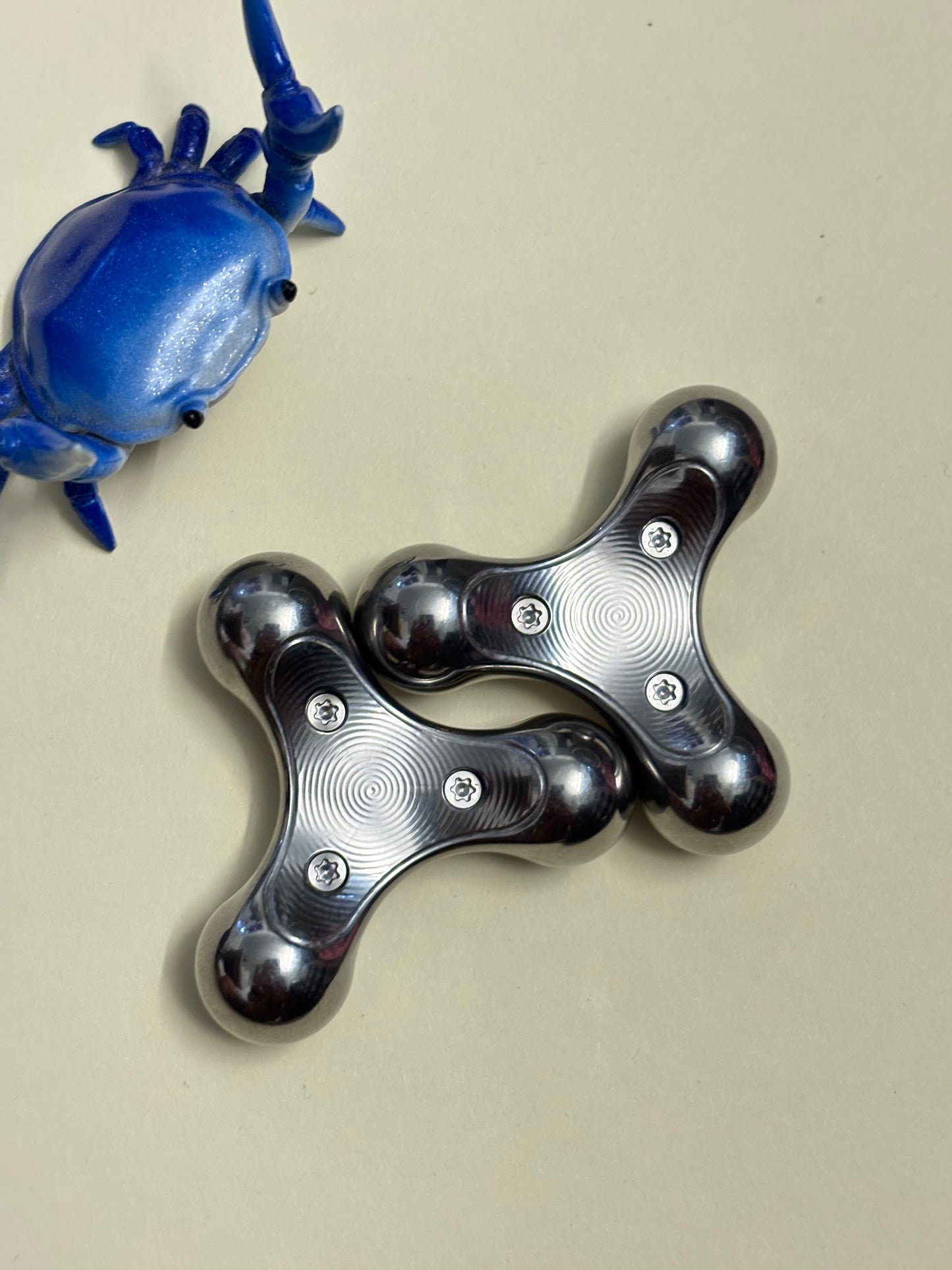 Magnus - atom - titanium - fidget toy