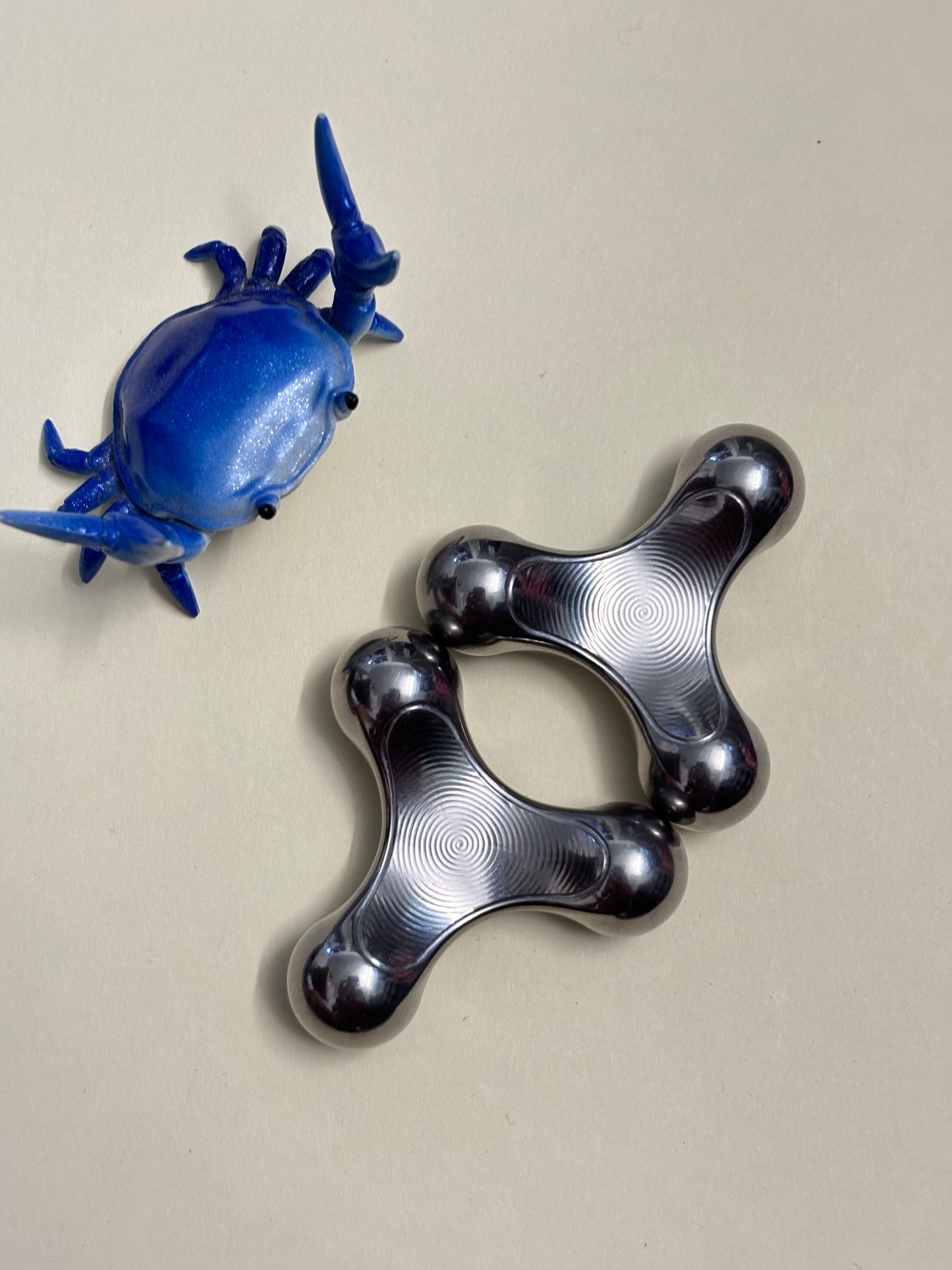 Magnus - atom - titanium - fidget toy