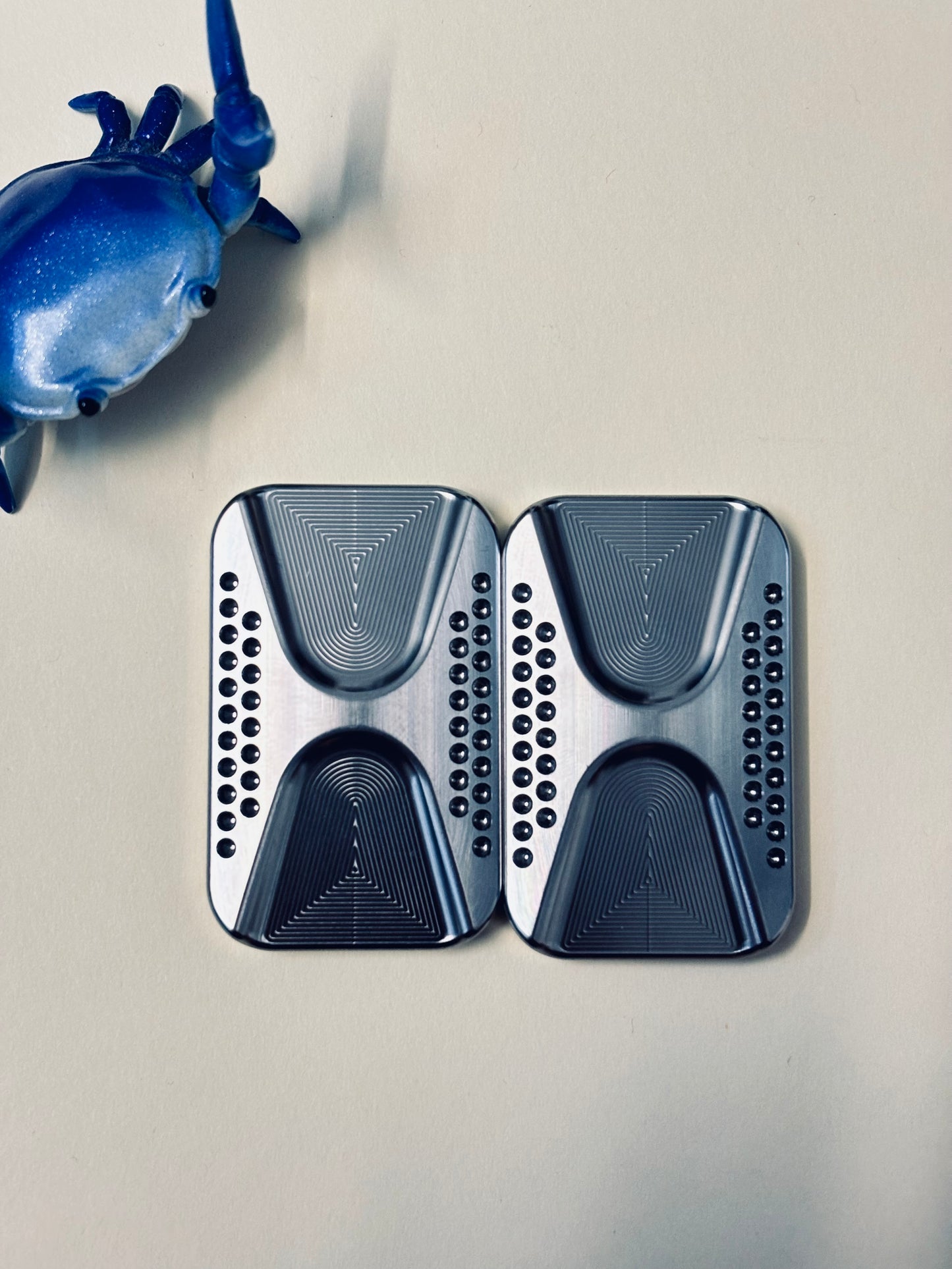 Magnus aero  - slider ti with ss screw in plates - fidget toy