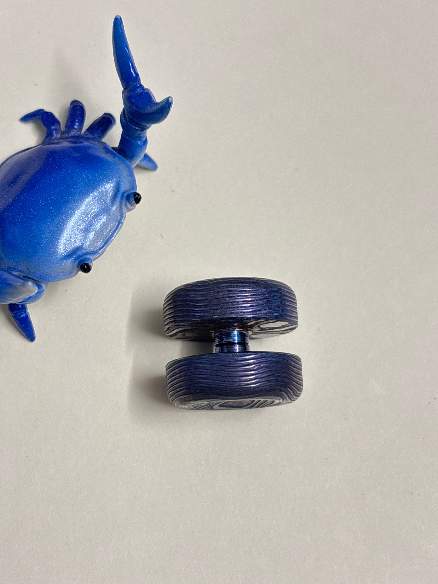 NJT  - zircuti button - 24 mm x 21 mm- fidget toy