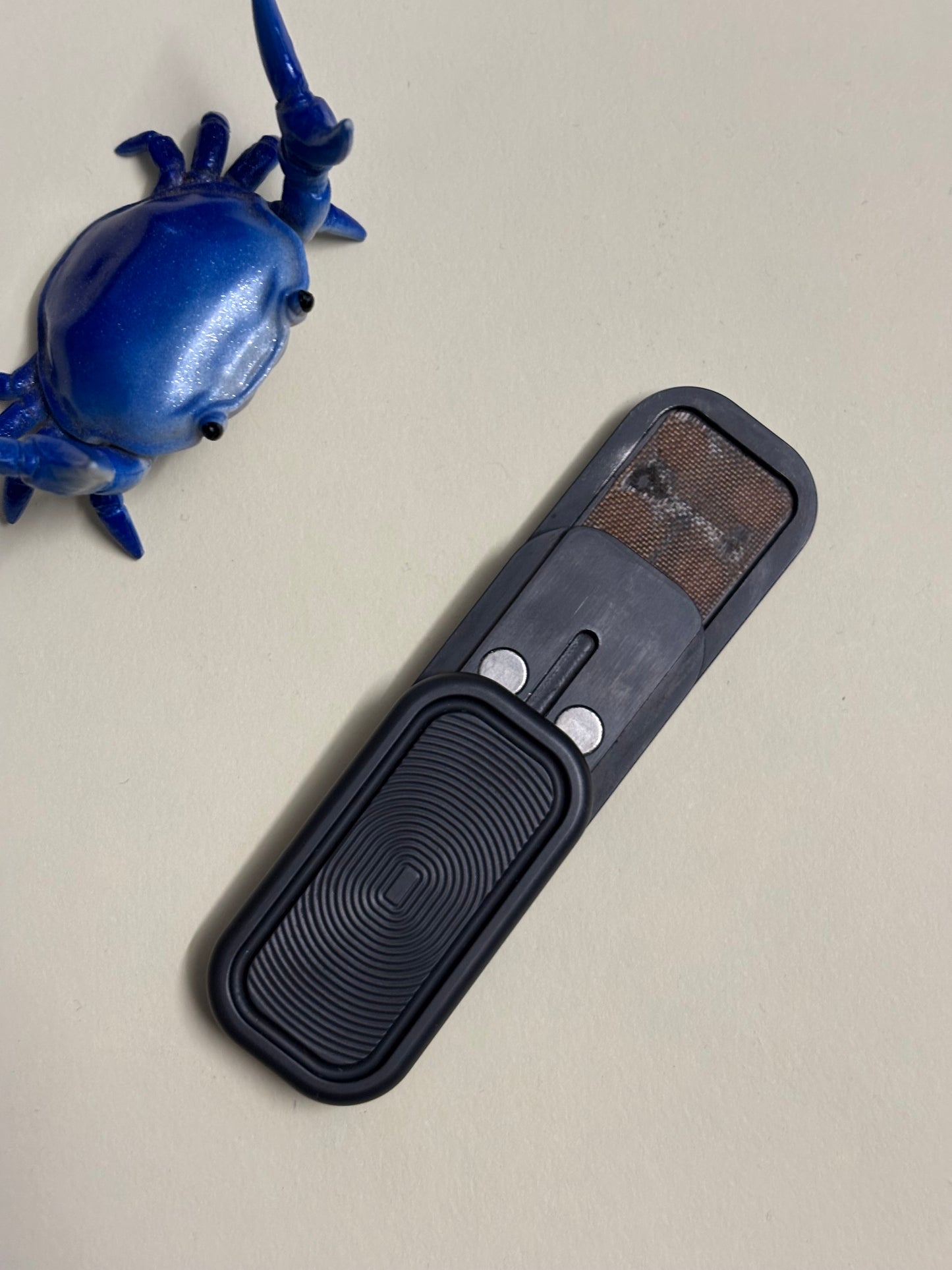 Mackie CP3 zirc  - magnetic slider - fidget toy