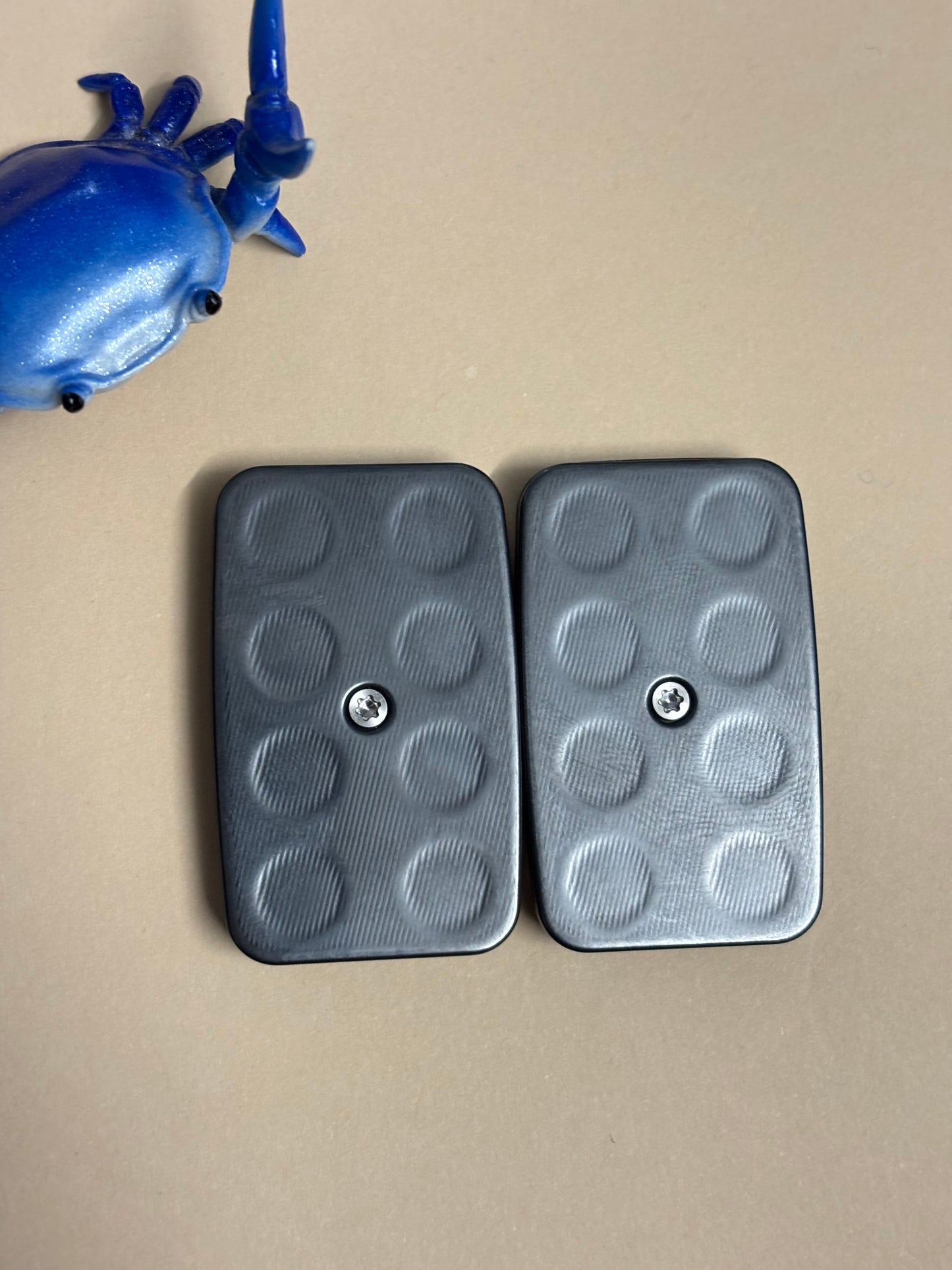 Magnus maglab Sweep carbon fiber  - with zirc plates - fidget toy