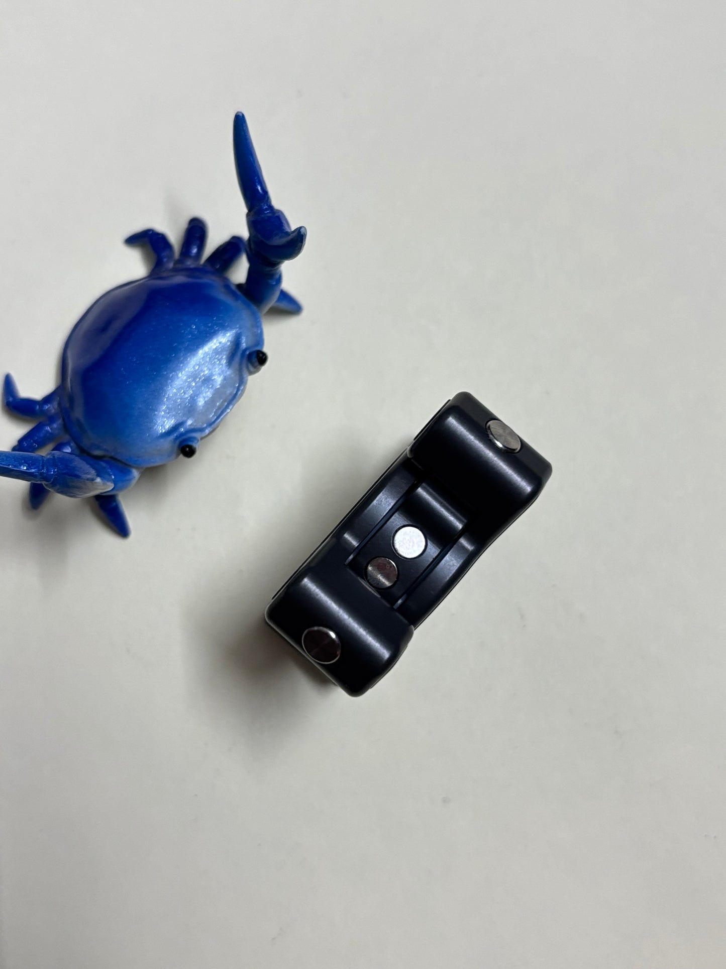 Osseous Cross Bones - zirc - fidget toy