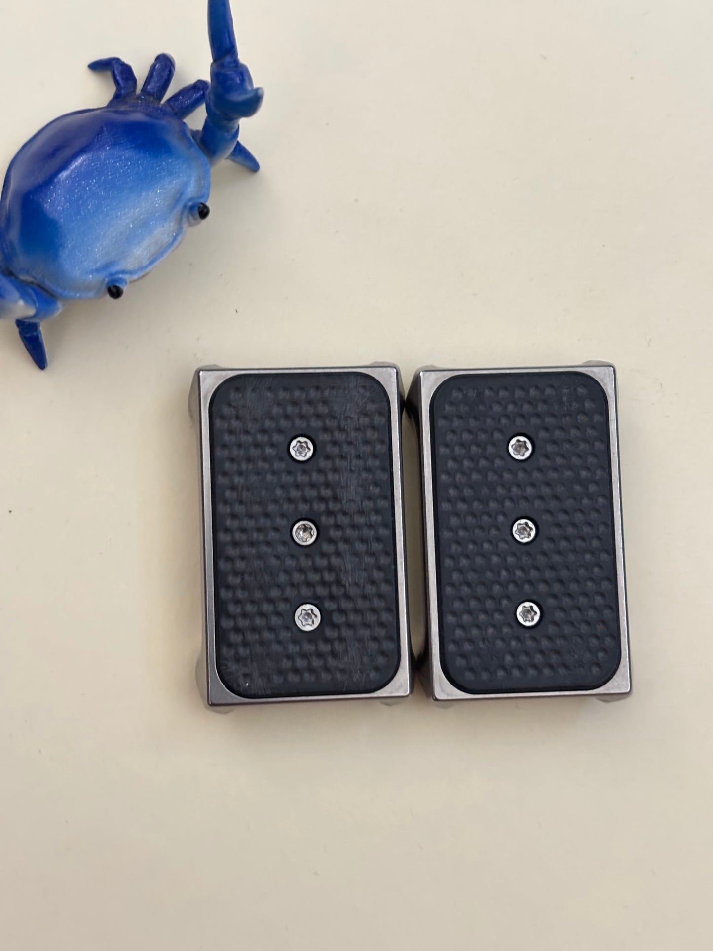 Magnus spider - slider Titanium with black teflon plates - fidget toy