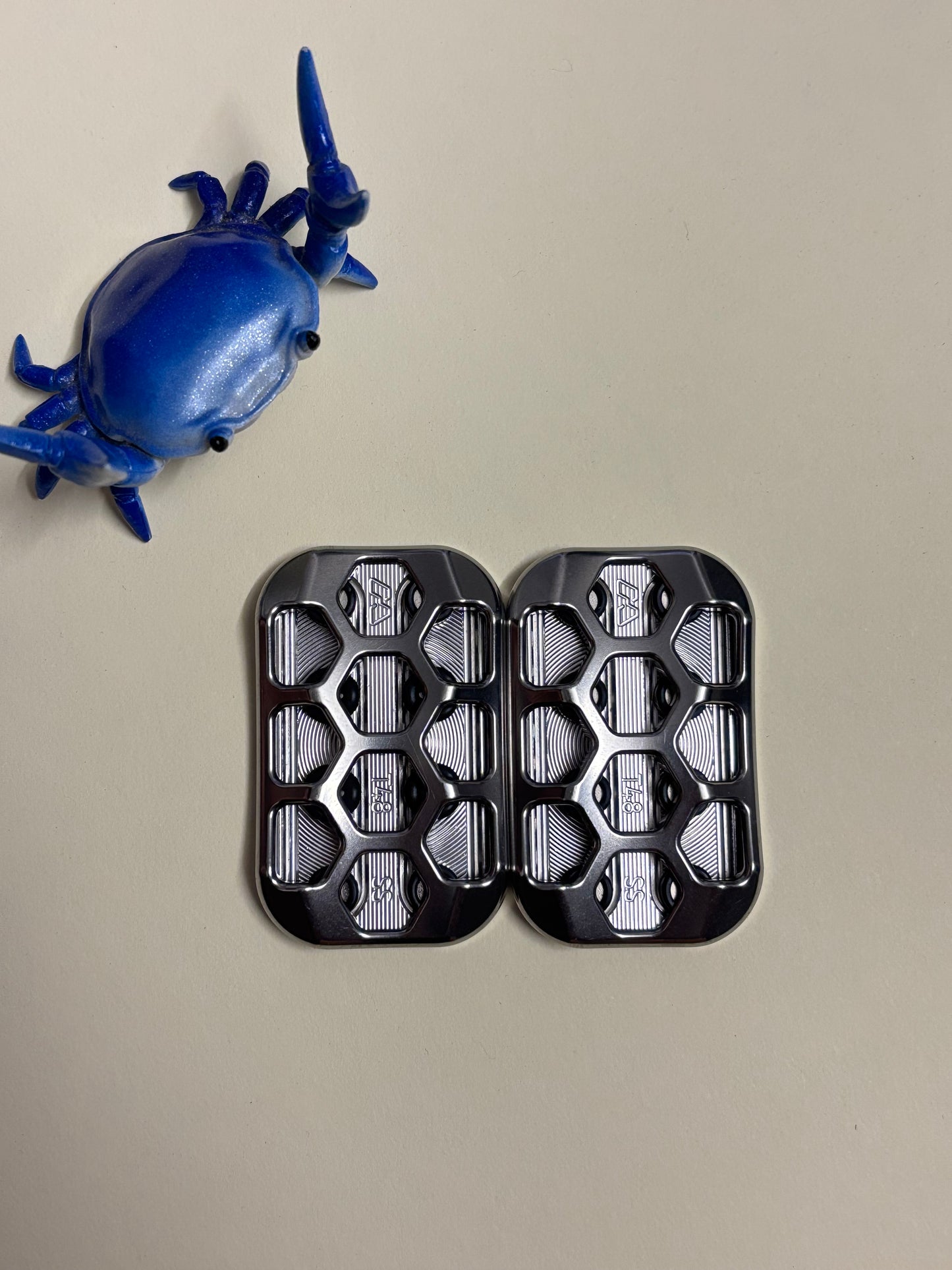 Magnus hex toad - Ti/SS plates  - fidget toy