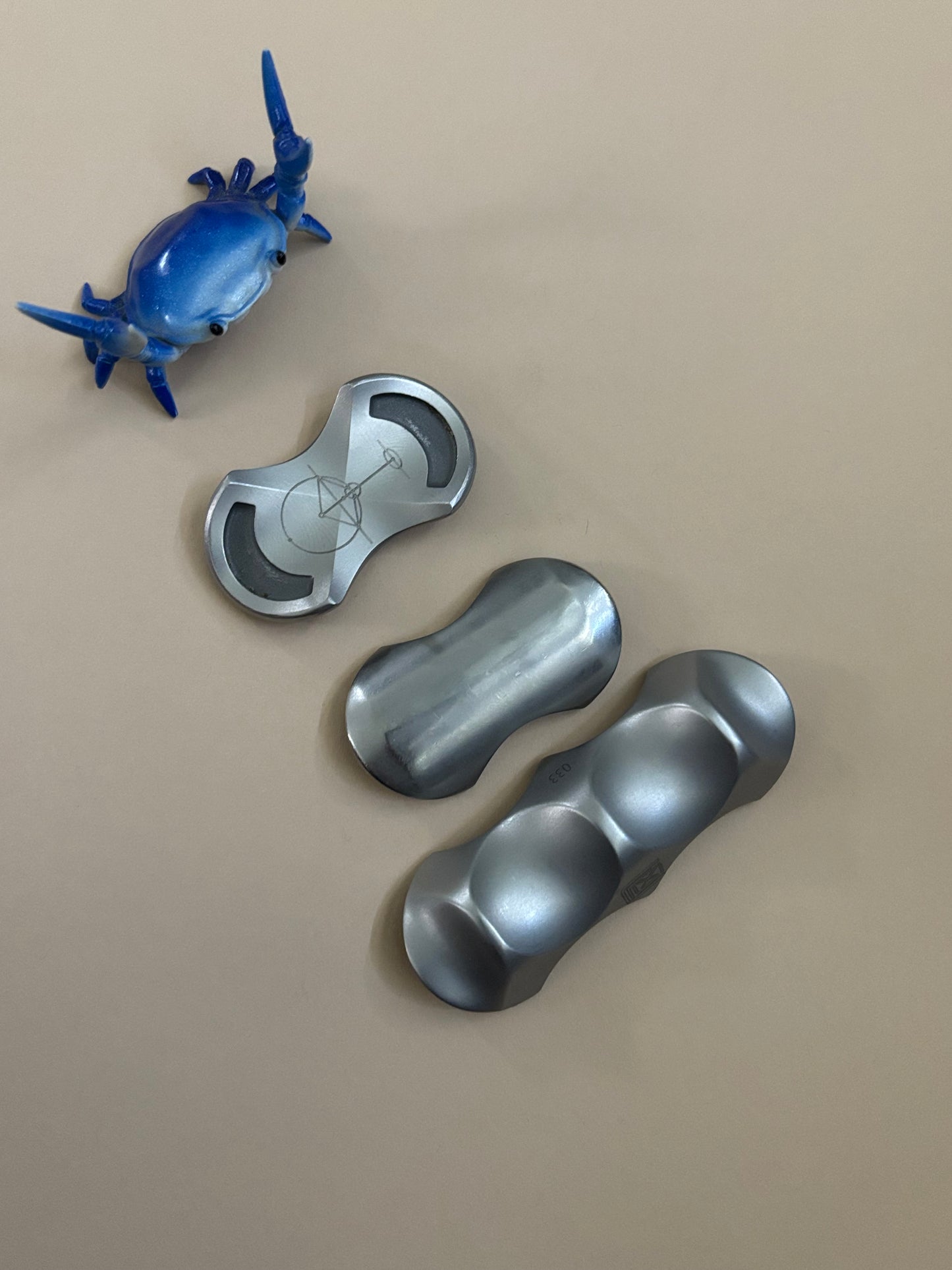 Crux by la grange - satin SS - Fidget toy