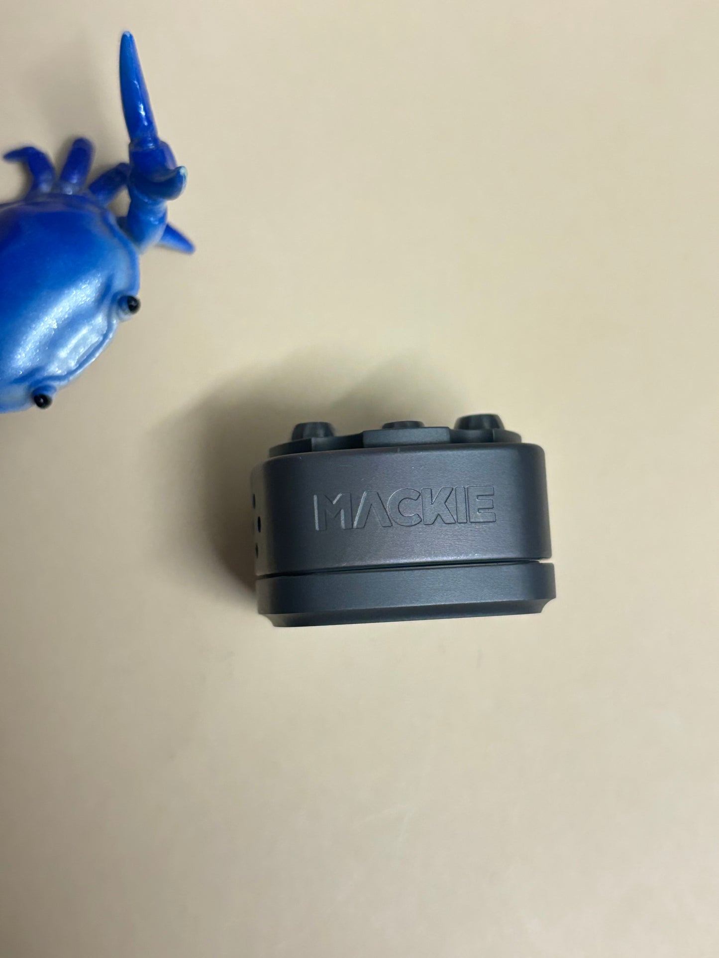 Cosmo 42 x Mackie - Life or Death - zirc - fidget toy