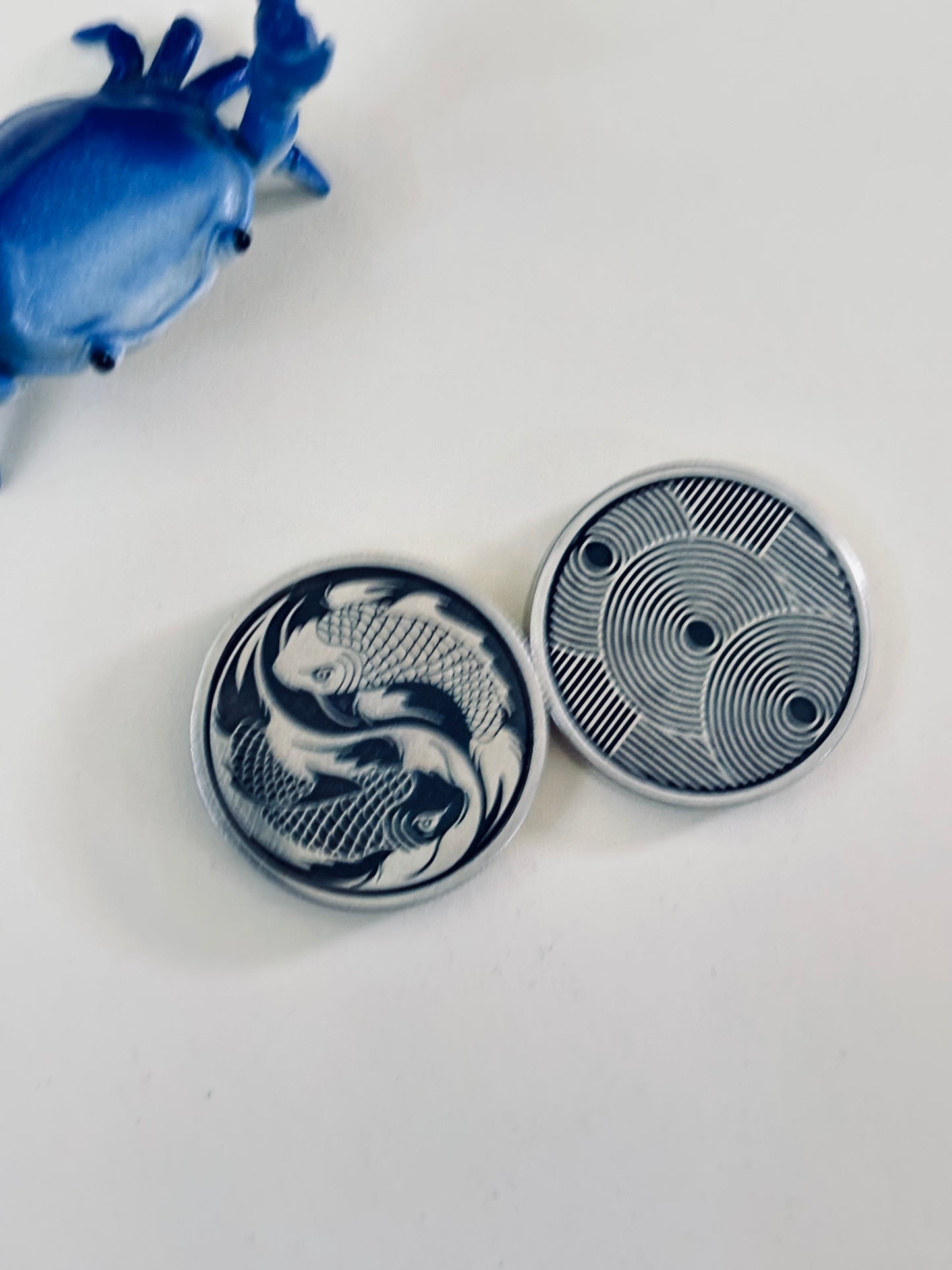 Fidget things - coinfig - cupro haptic coin