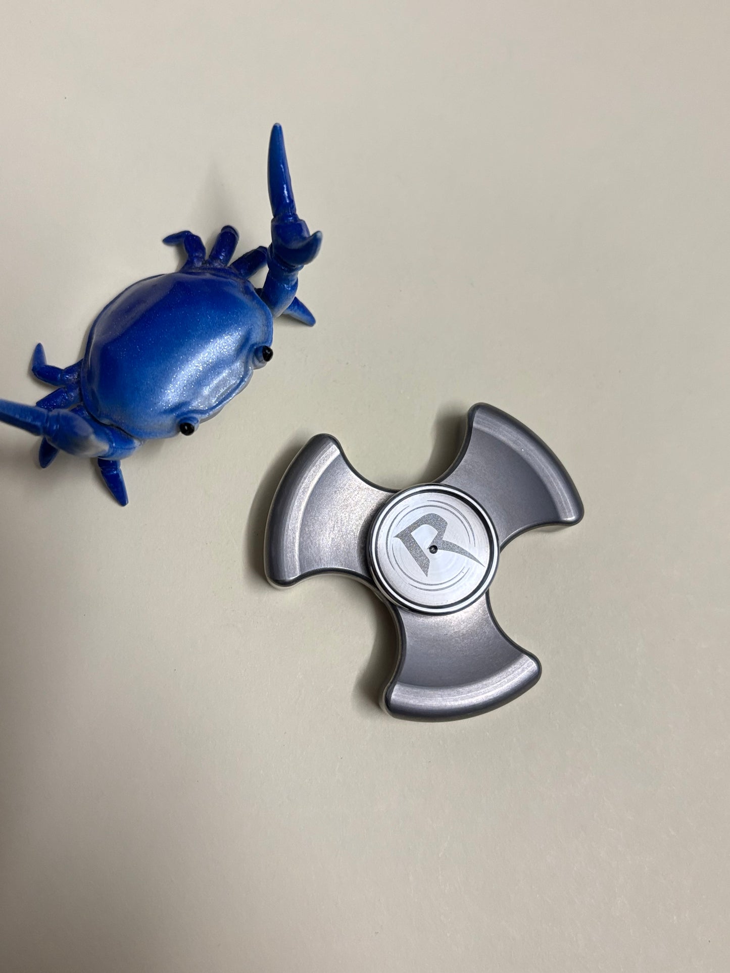 Rotablade - stubby tri - tungsten w - fidget spinner - fidget toy