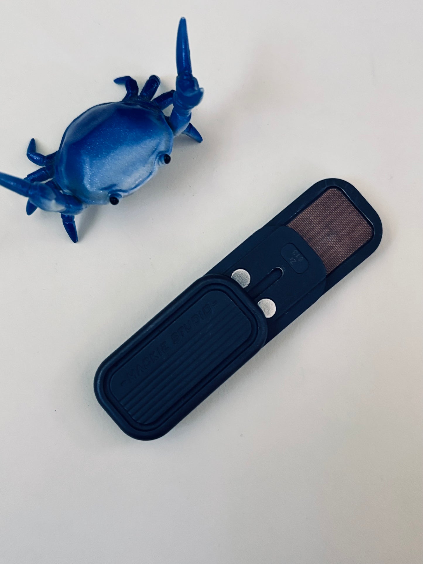 Mackie CP3 zirc  - magnetic slider - fidget toy