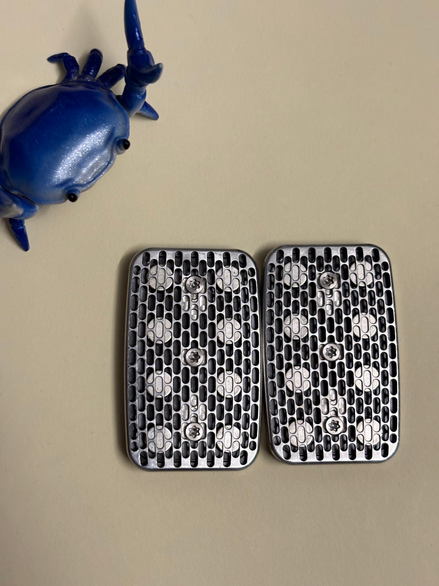 Magnus radiator - zirc with SS plate - fidget toy